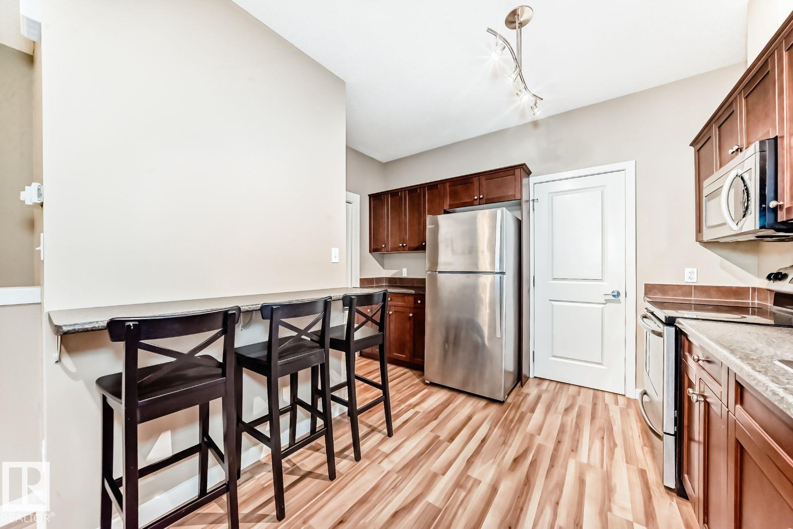 #4 11917 103 ST NW - 8