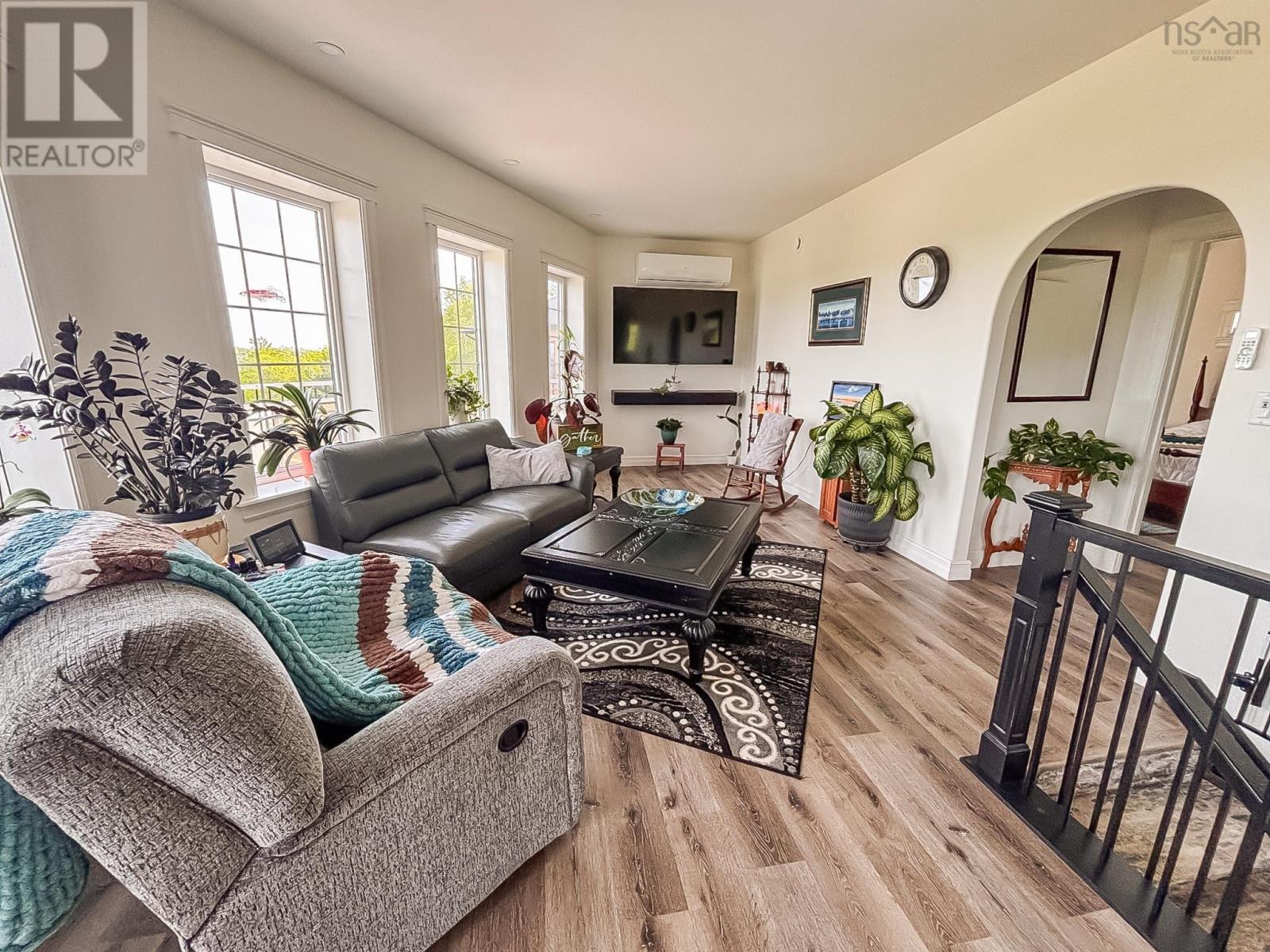 1718 Upper Branch Road - 11