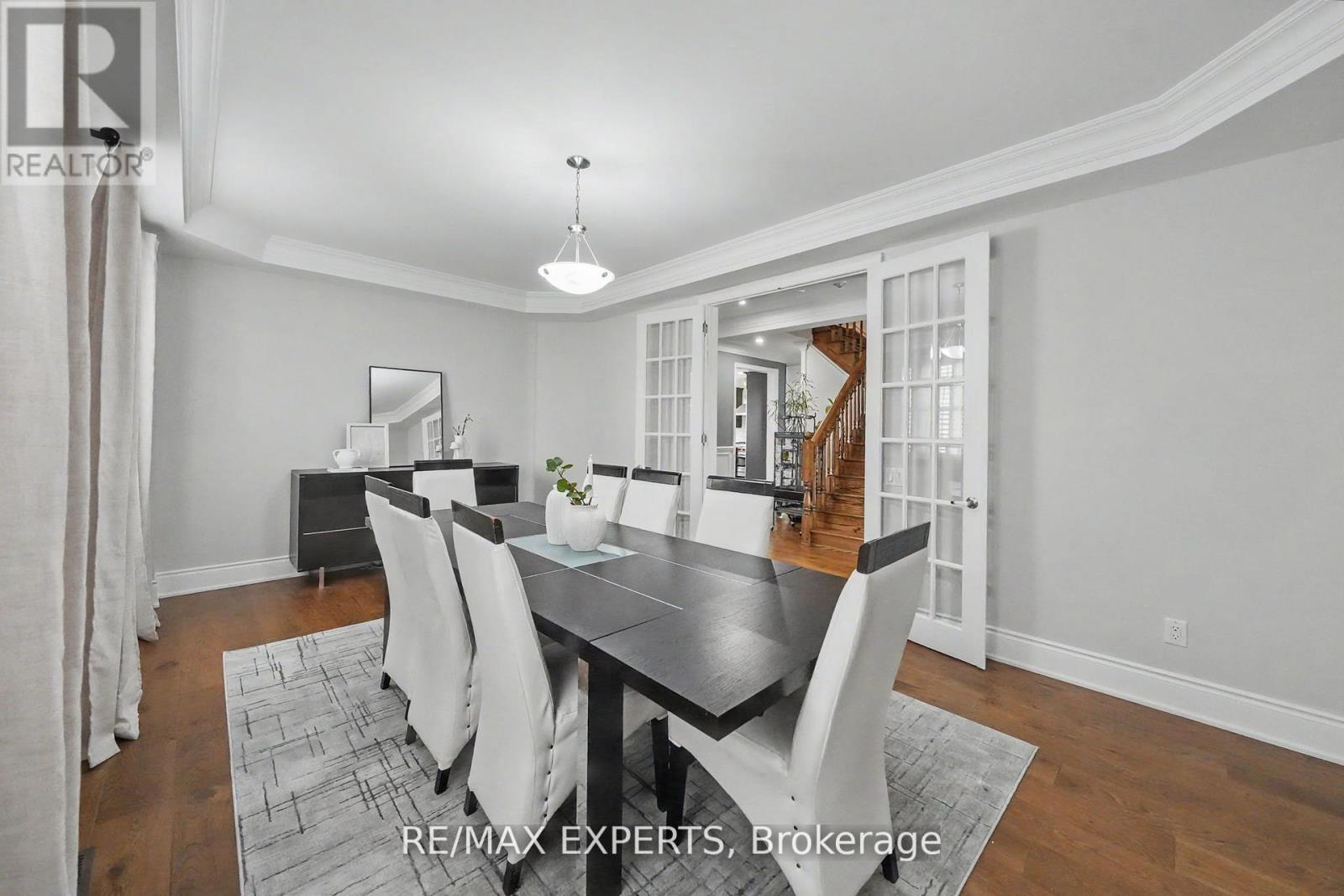 74 DUNROBIN CRESCENT - 16