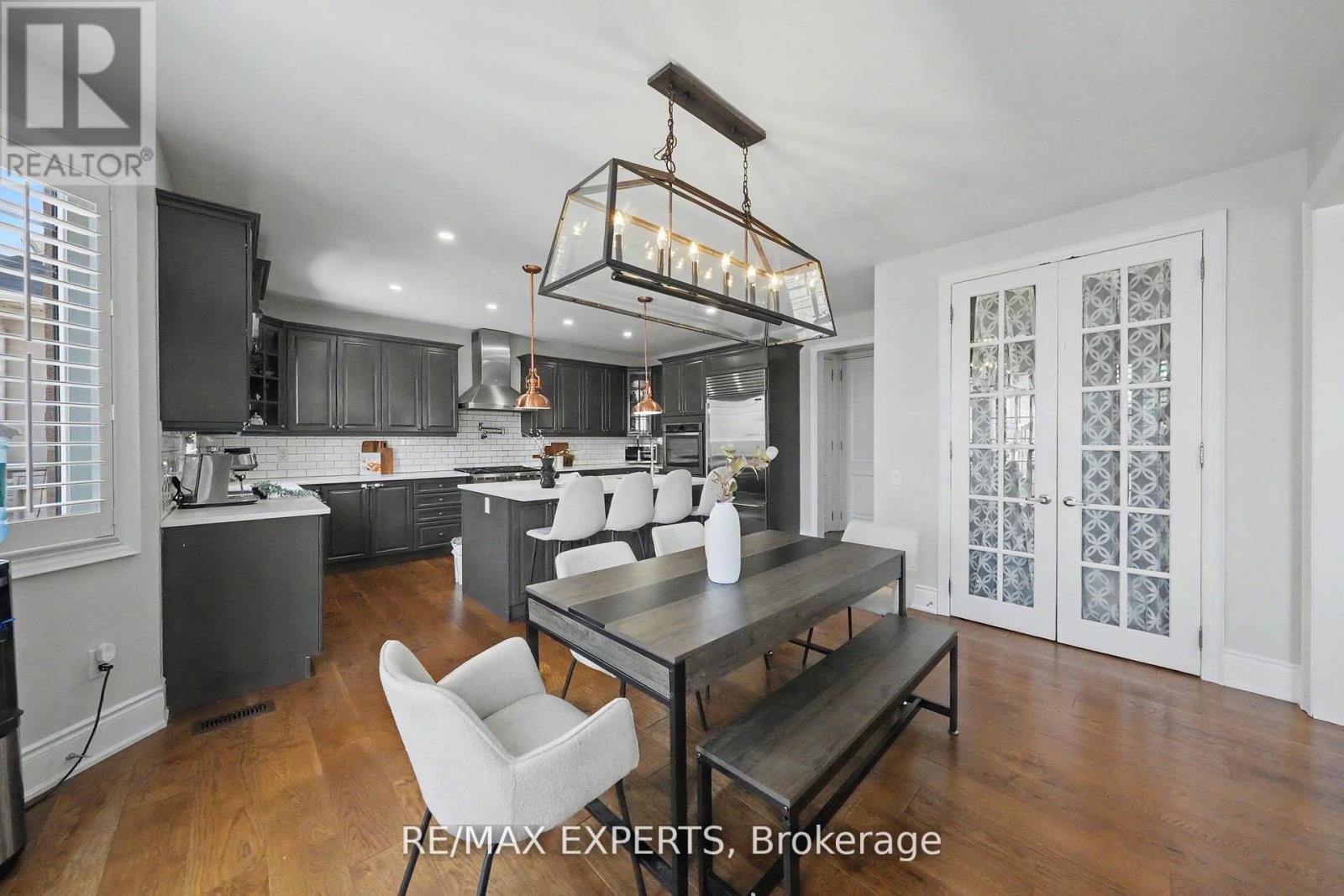 74 DUNROBIN CRESCENT - 21