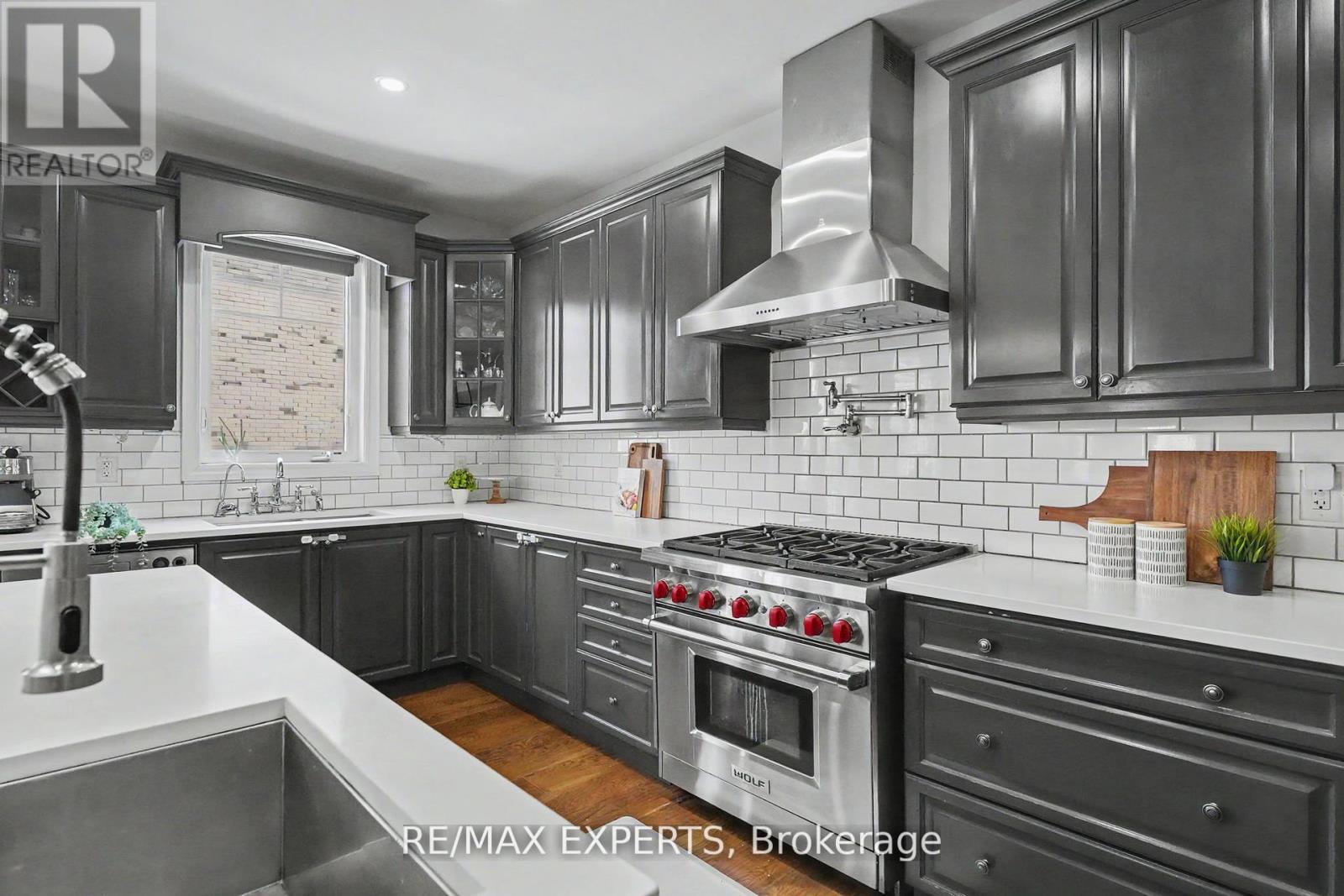 74 DUNROBIN CRESCENT - 25