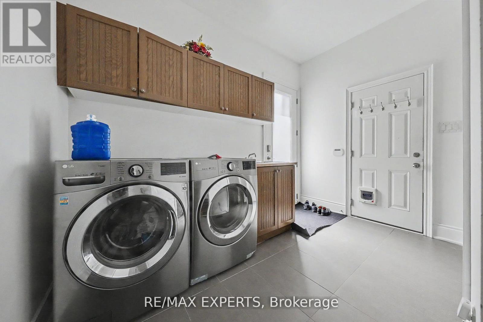 74 DUNROBIN CRESCENT - 29