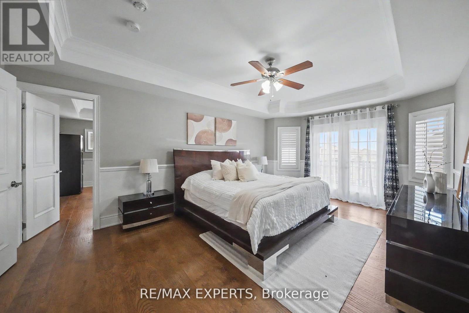 74 DUNROBIN CRESCENT - 31