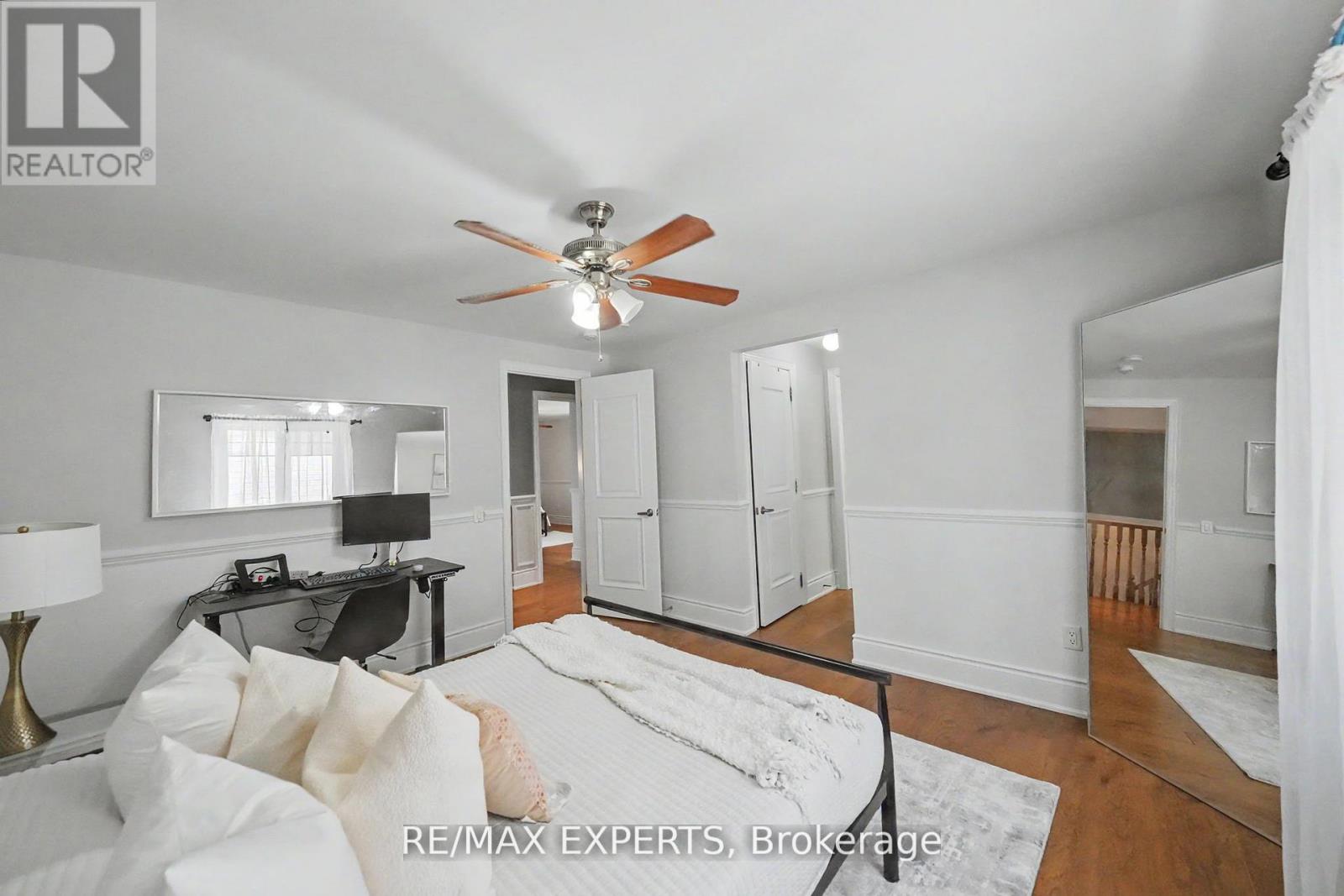 74 DUNROBIN CRESCENT - 40