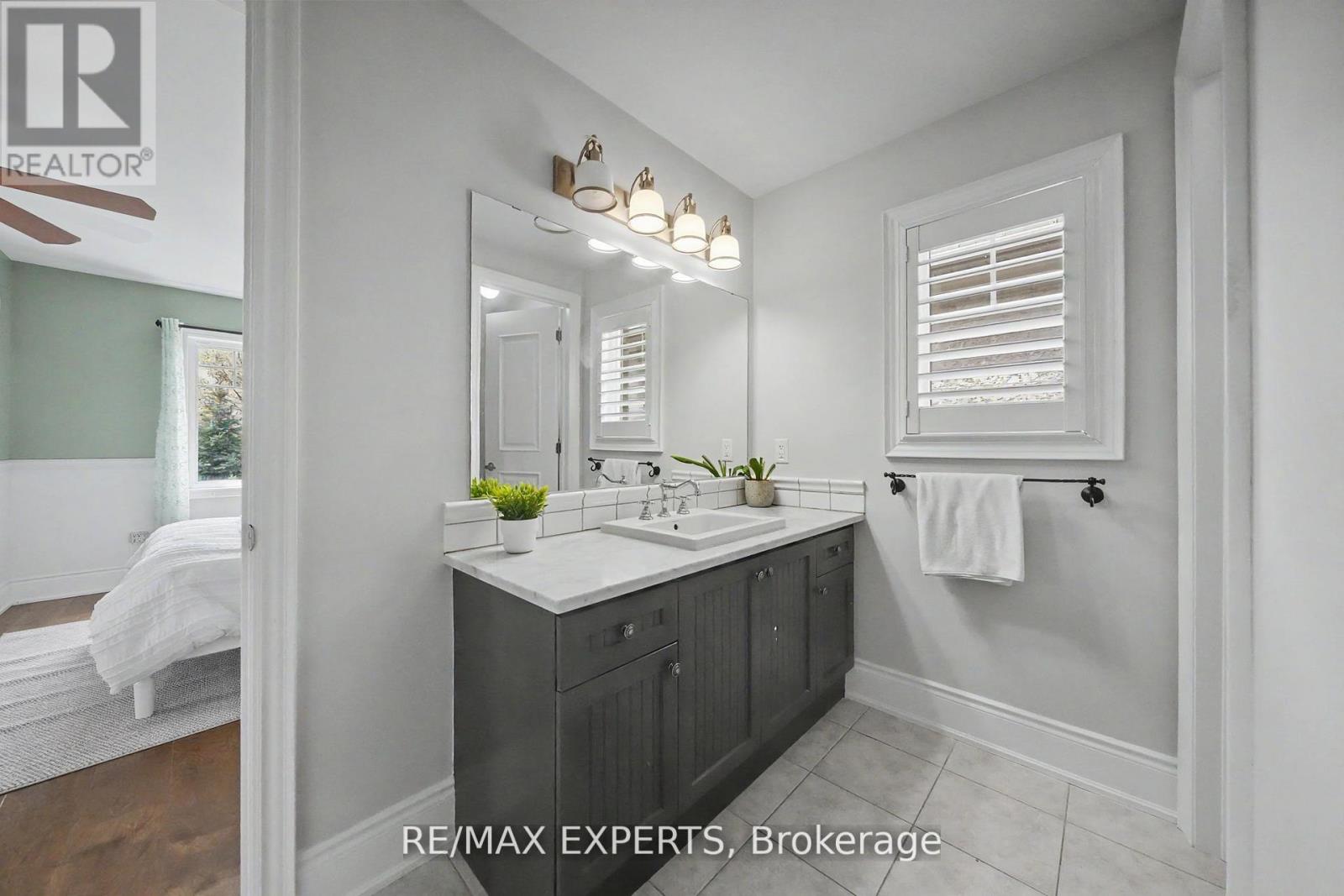 74 DUNROBIN CRESCENT - 41