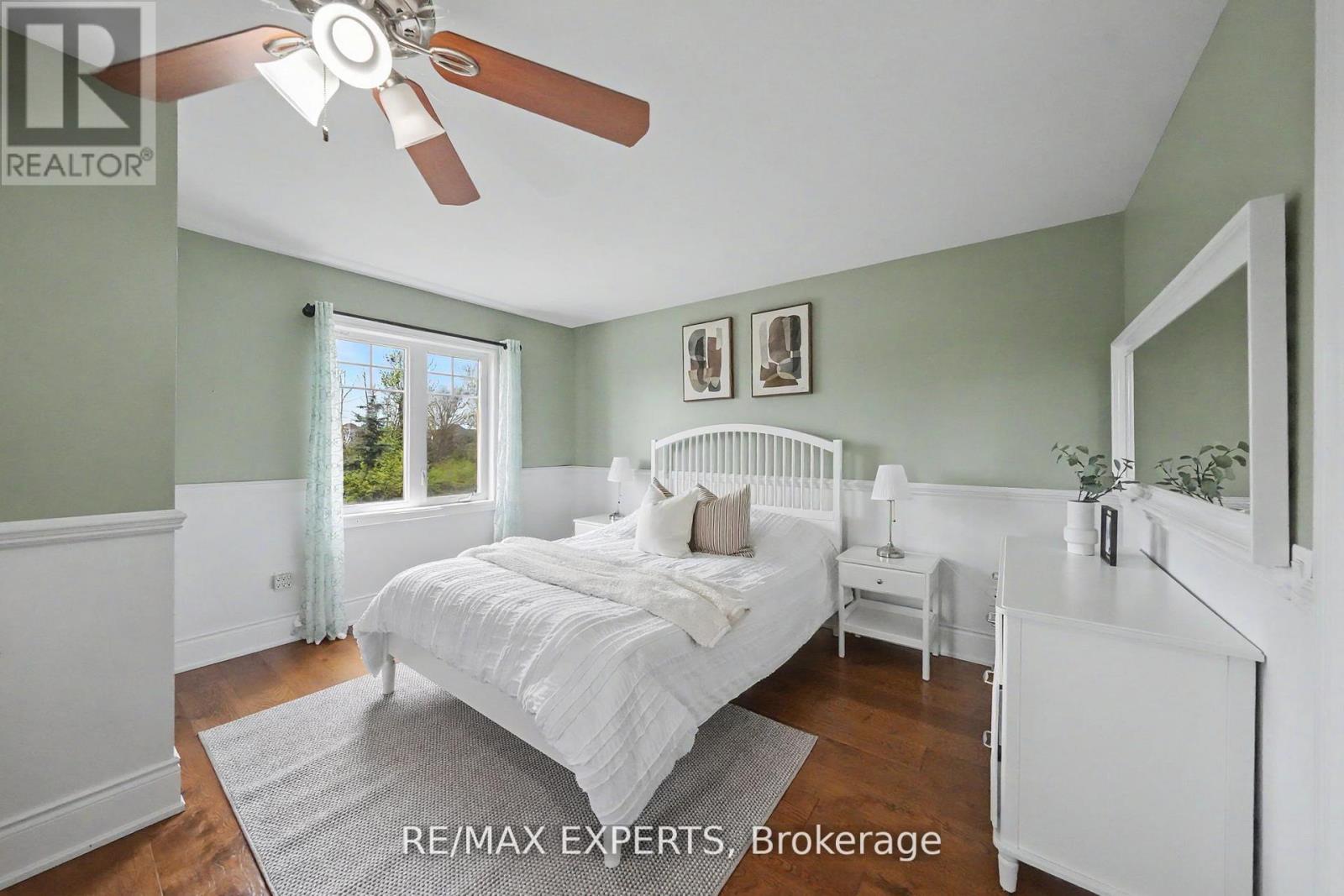 74 DUNROBIN CRESCENT - 43
