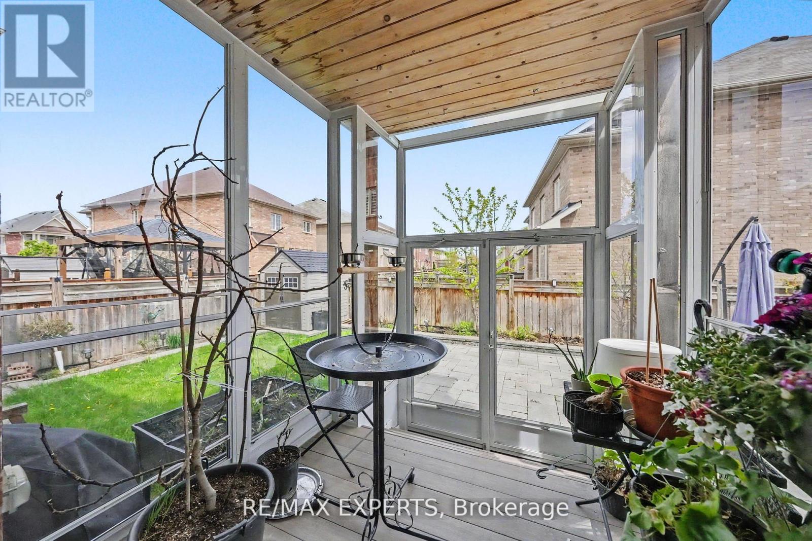 74 DUNROBIN CRESCENT - 48