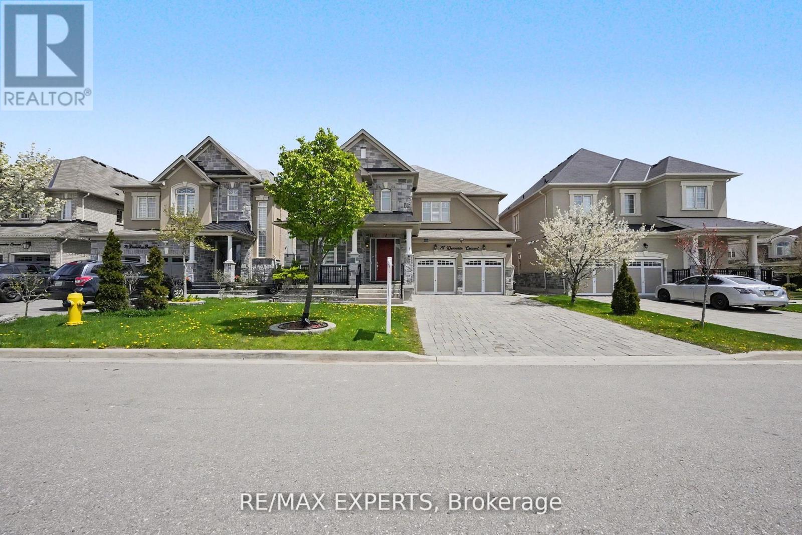 74 DUNROBIN CRESCENT - 7