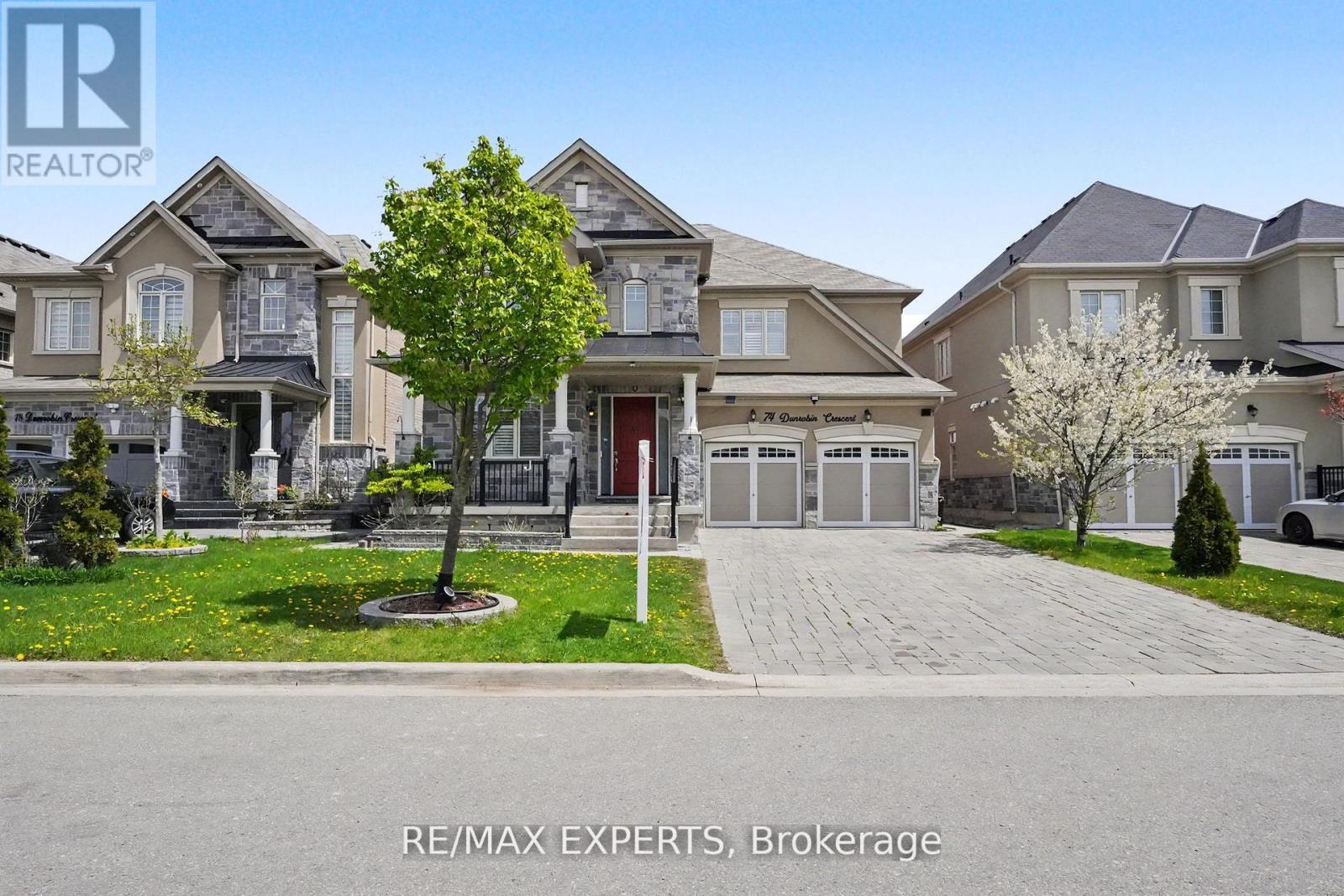 74 DUNROBIN CRESCENT - 8