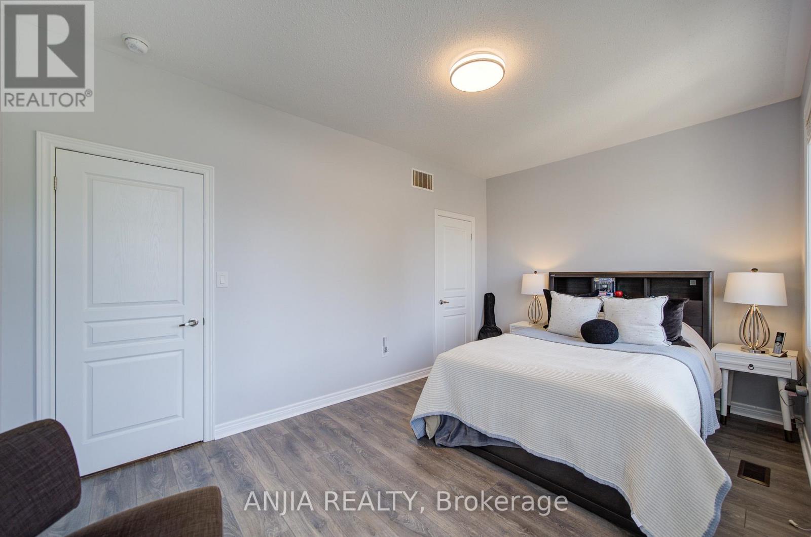 8 BECKETT AVENUE - 31