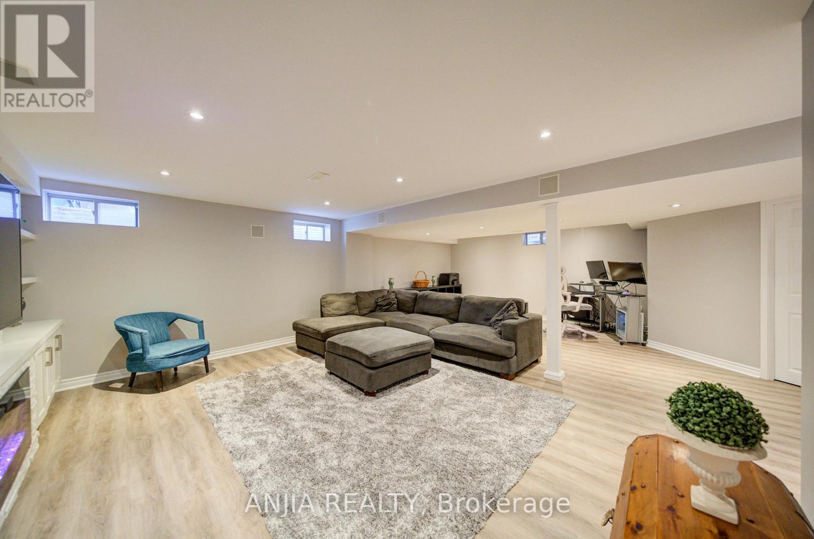 8 BECKETT AVENUE - 46