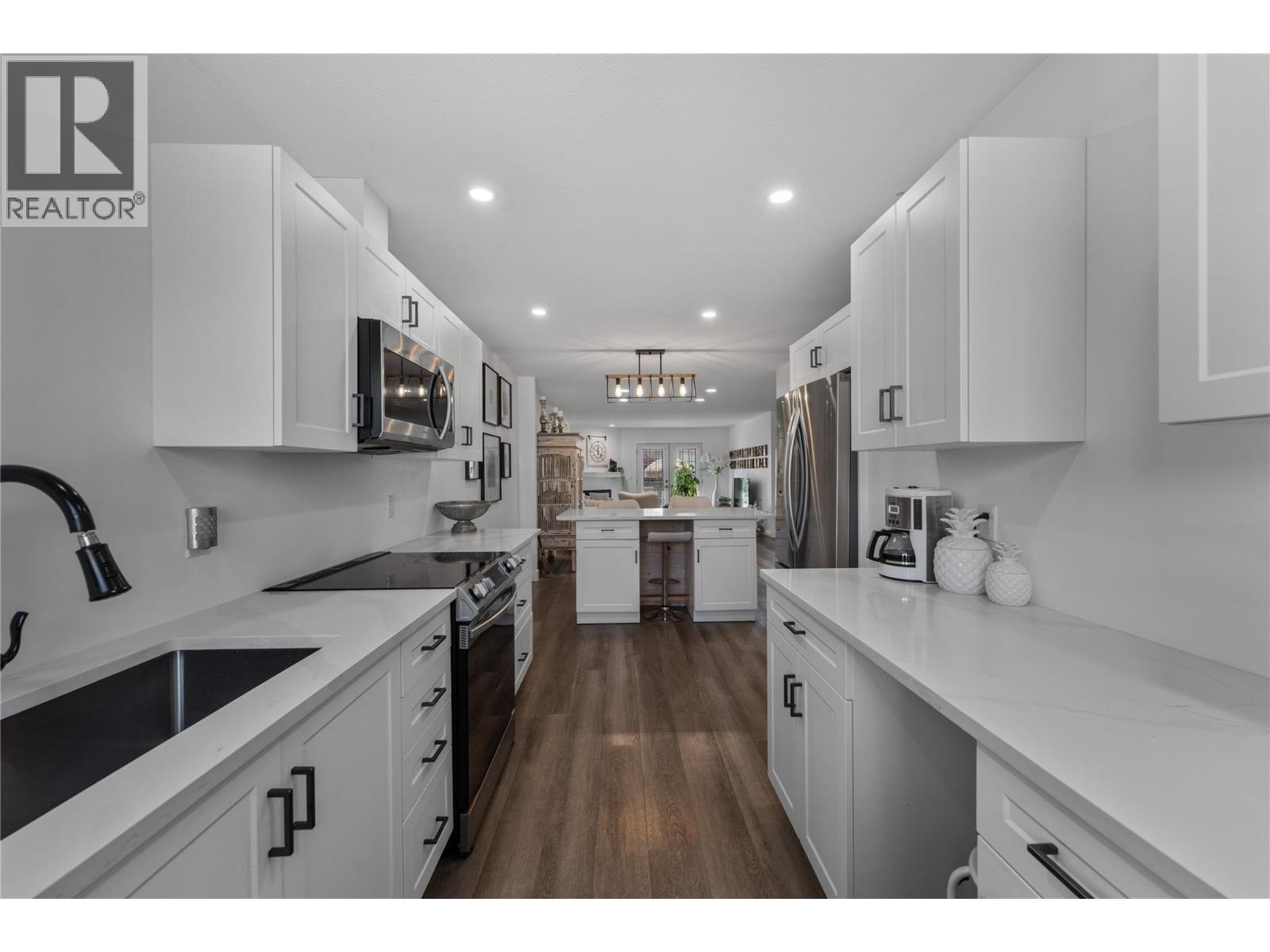 #3 1874 Parkview Crescent - 10