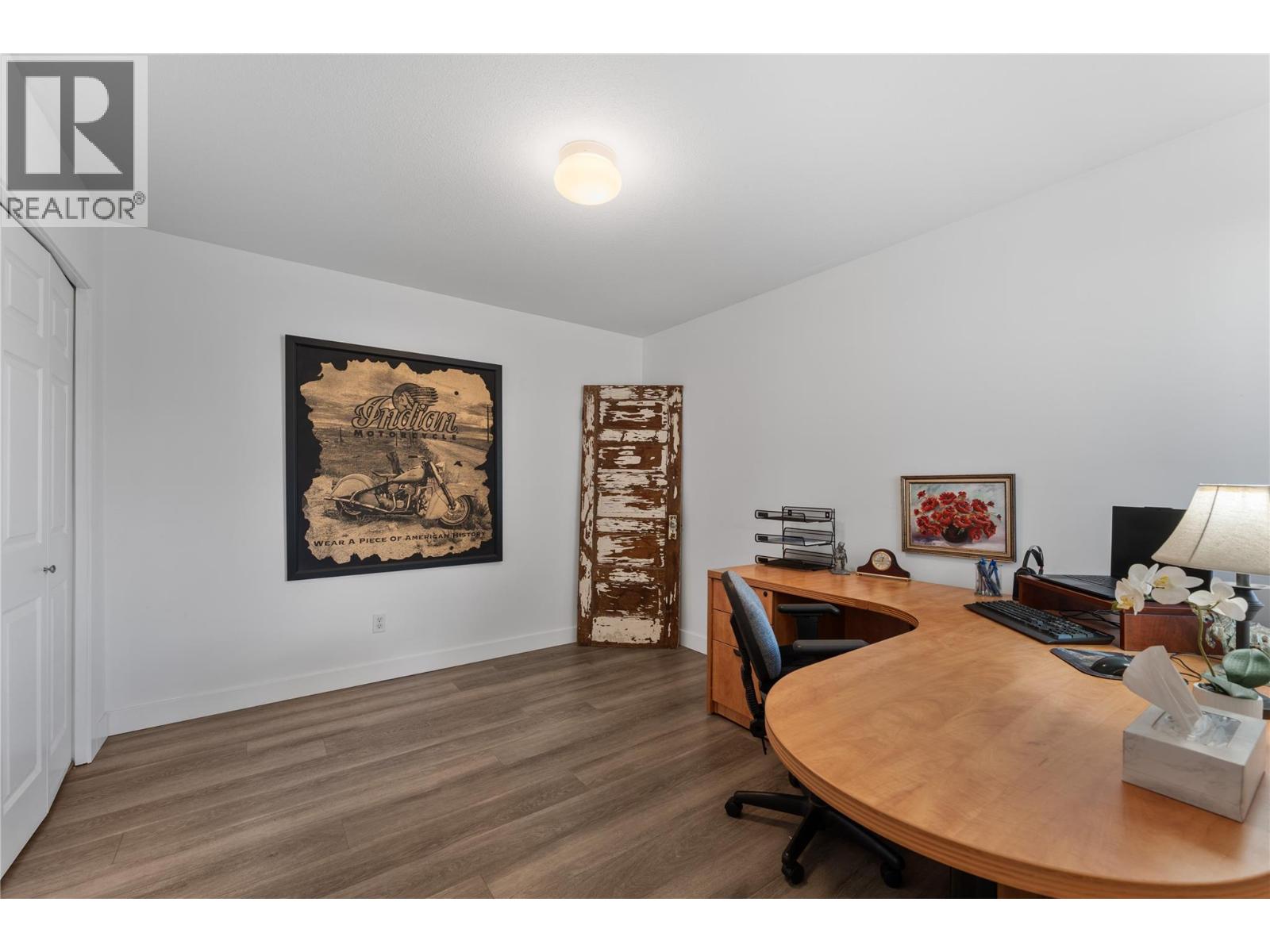 #3 1874 Parkview Crescent - 24
