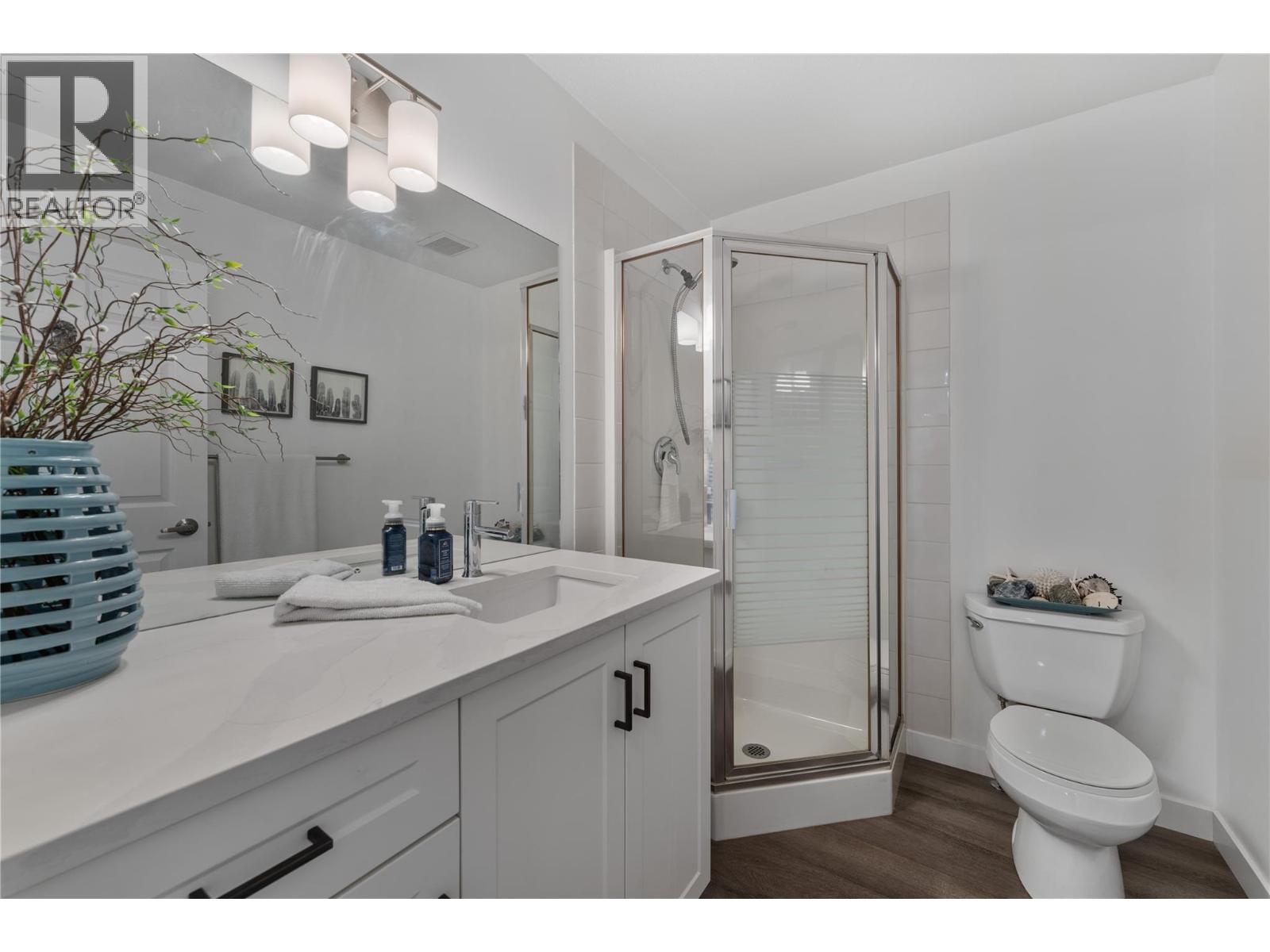 #3 1874 Parkview Crescent - 34