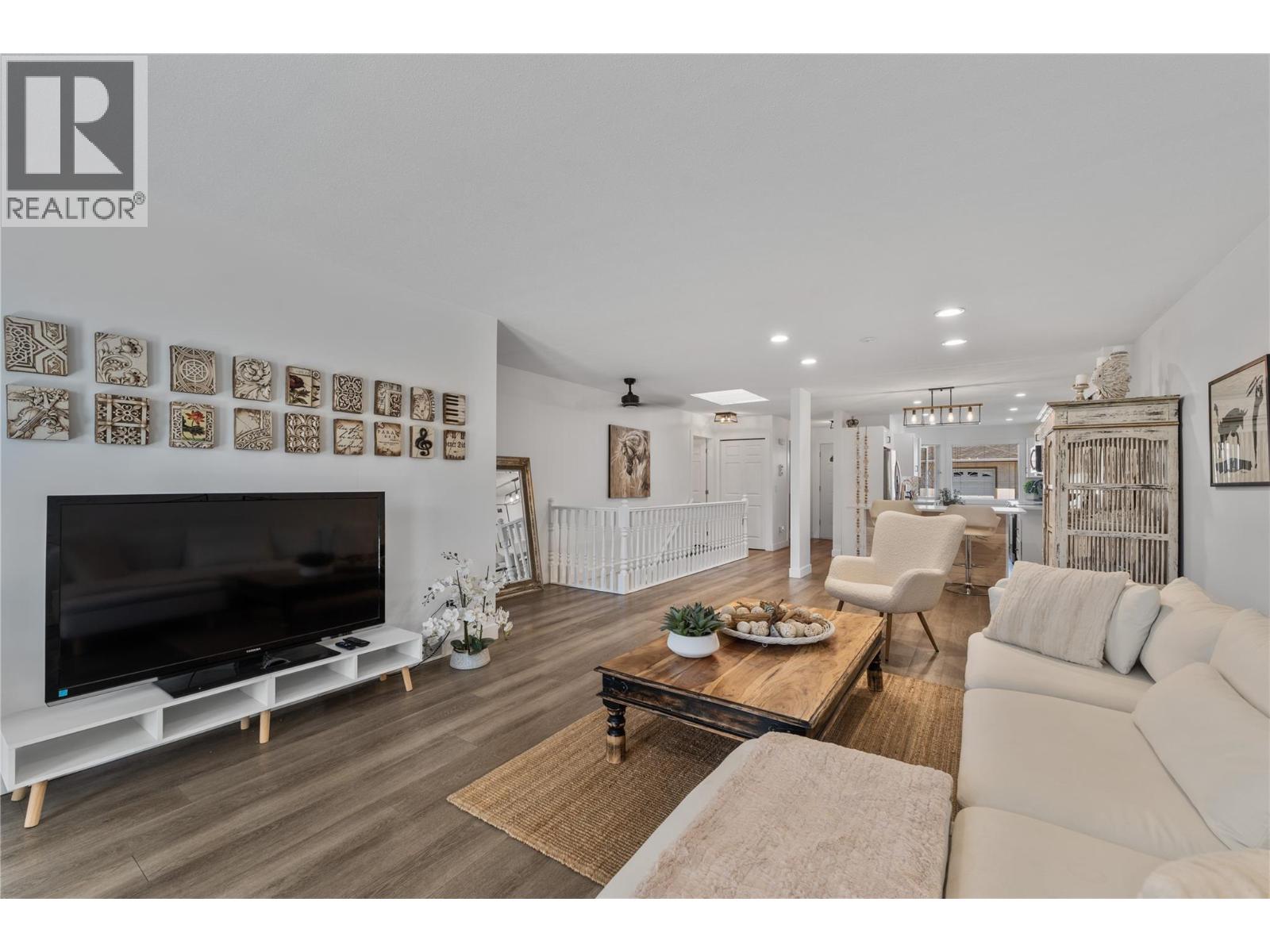 #3 1874 Parkview Crescent - 6