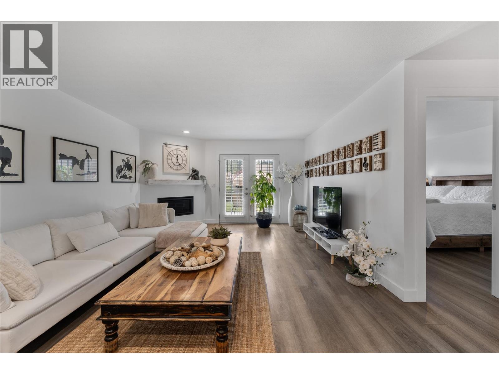 #3 1874 Parkview Crescent - 7