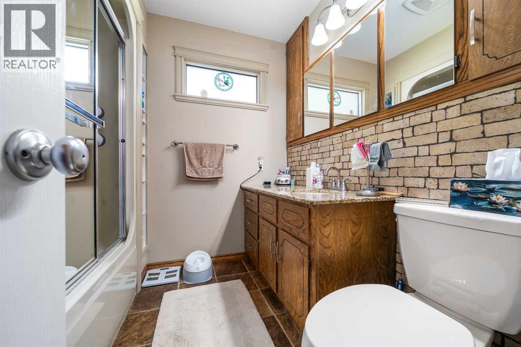 68 10 Street SW - 16