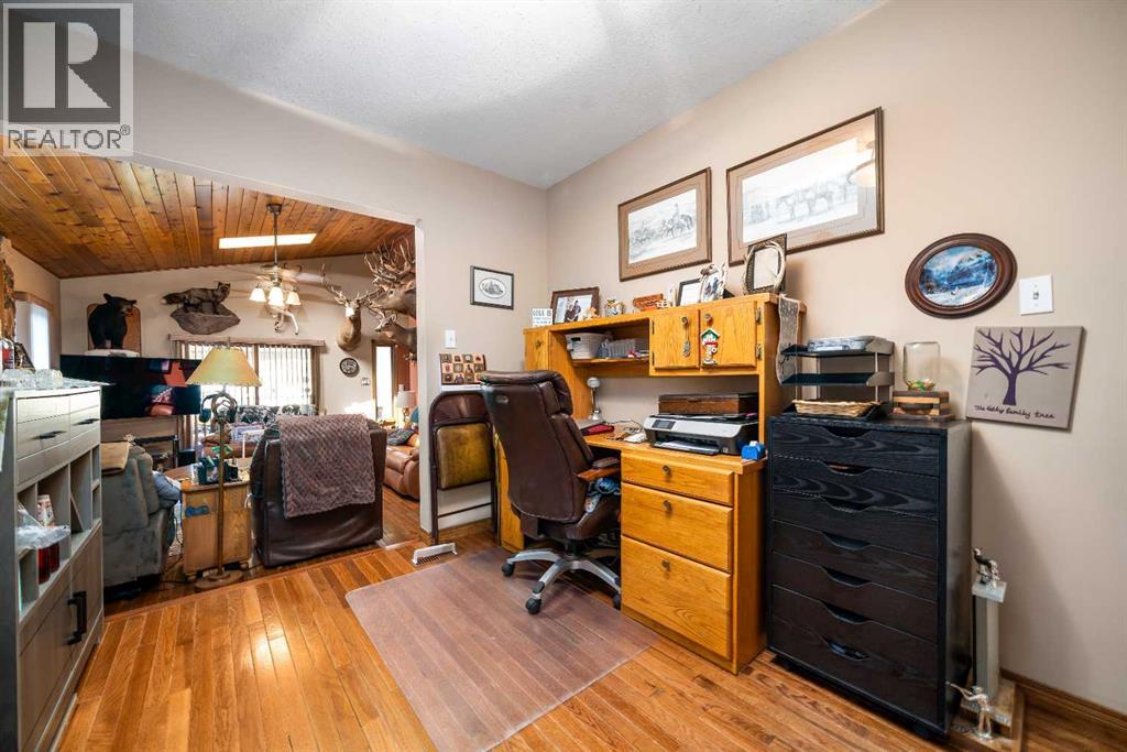 68 10 Street SW - 11