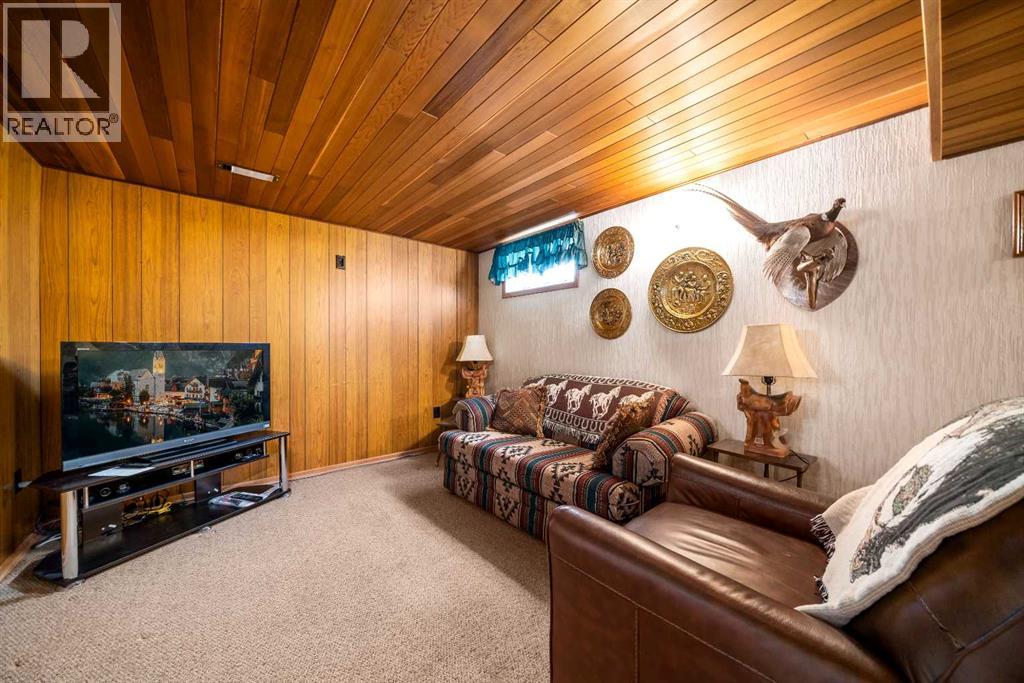 68 10 Street SW - 24
