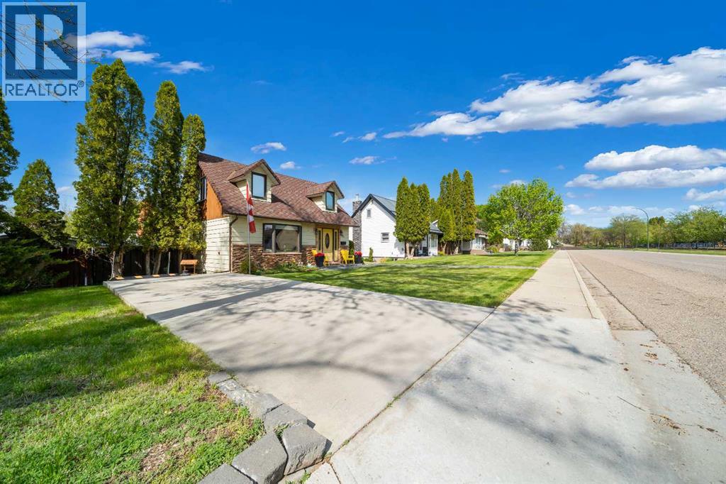 68 10 Street SW - 4