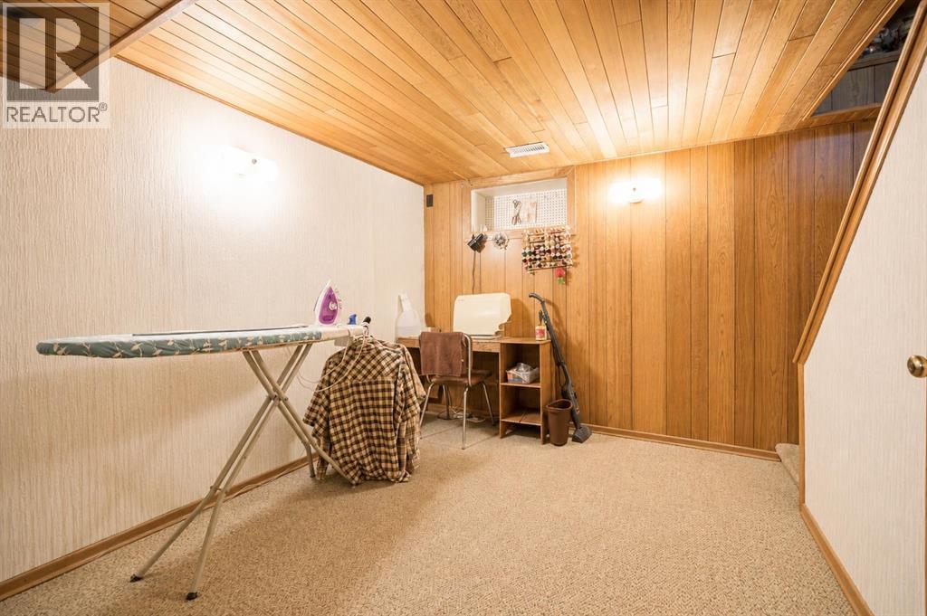 68 10 Street SW - 22