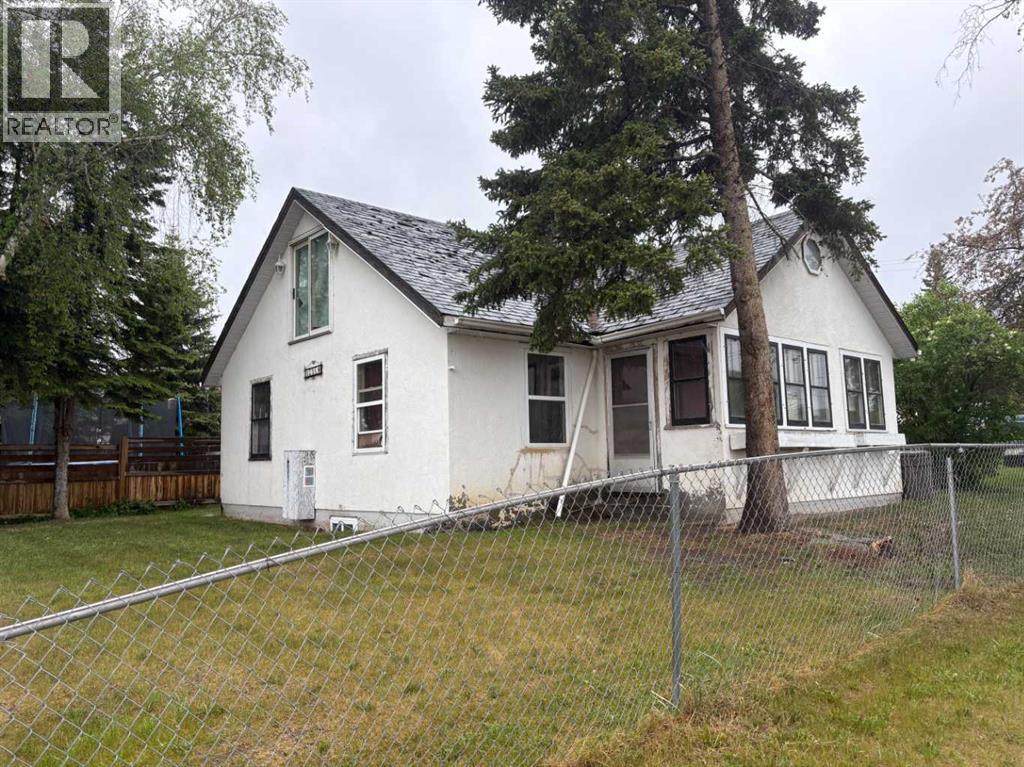 4716 48 Avenue - 2