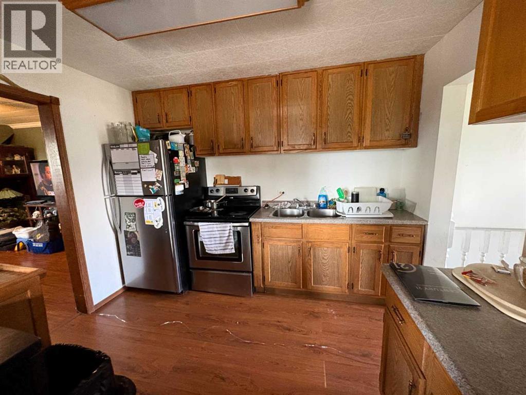 4716 48 Avenue - 7