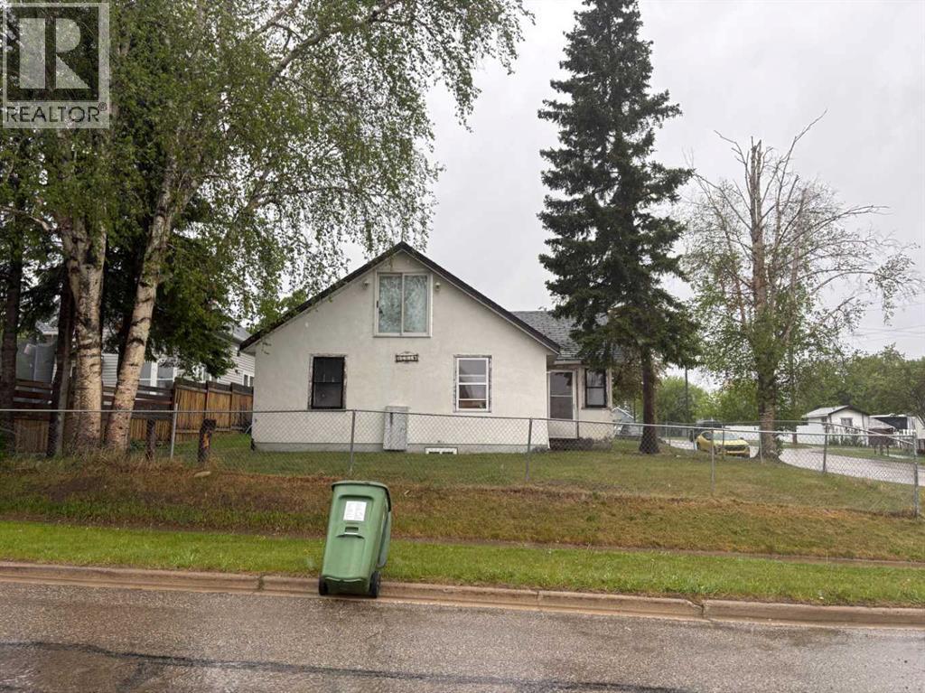 4716 48 Avenue - 1