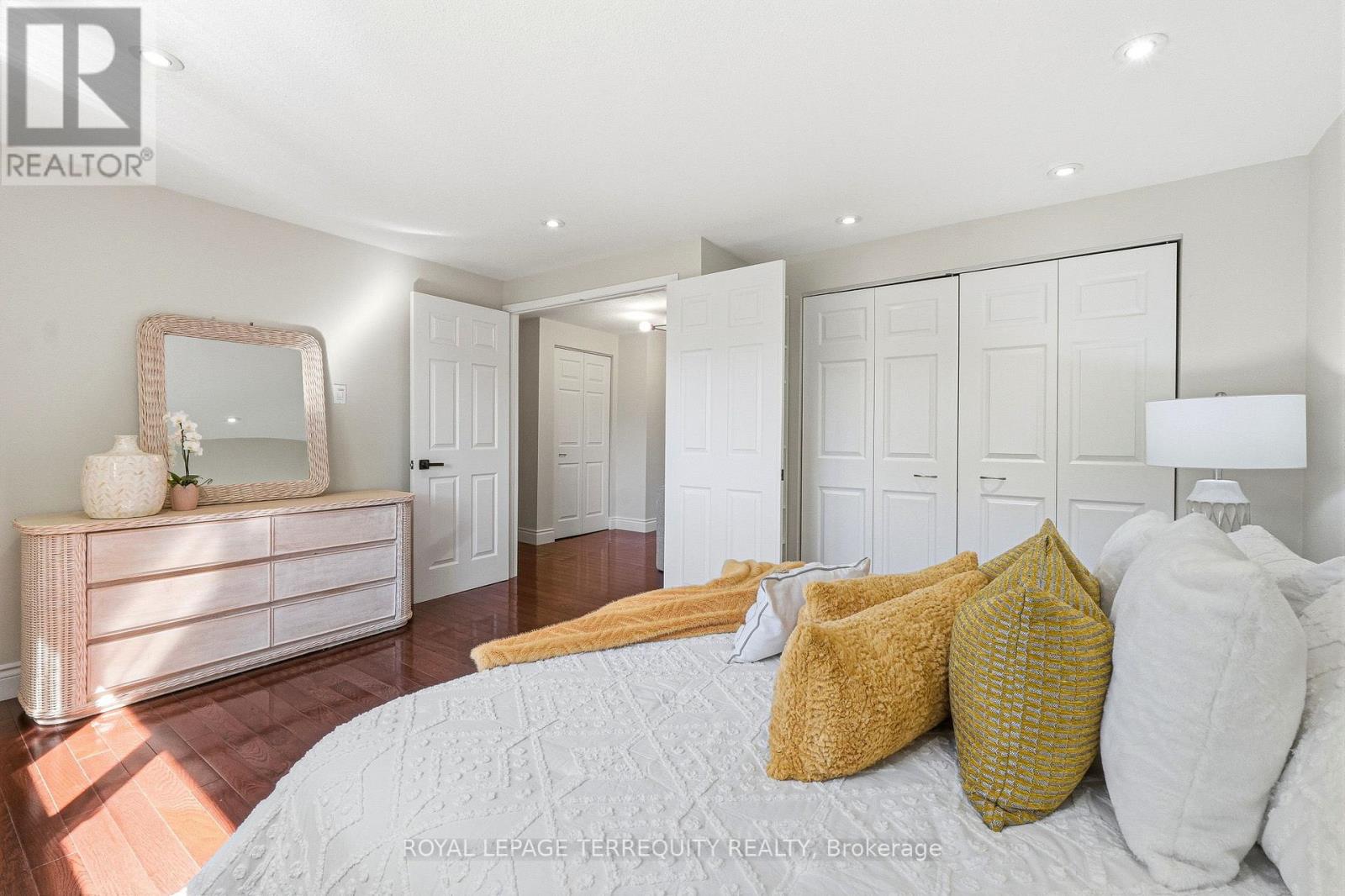 2609 OAK ROW CRESCENT - 26