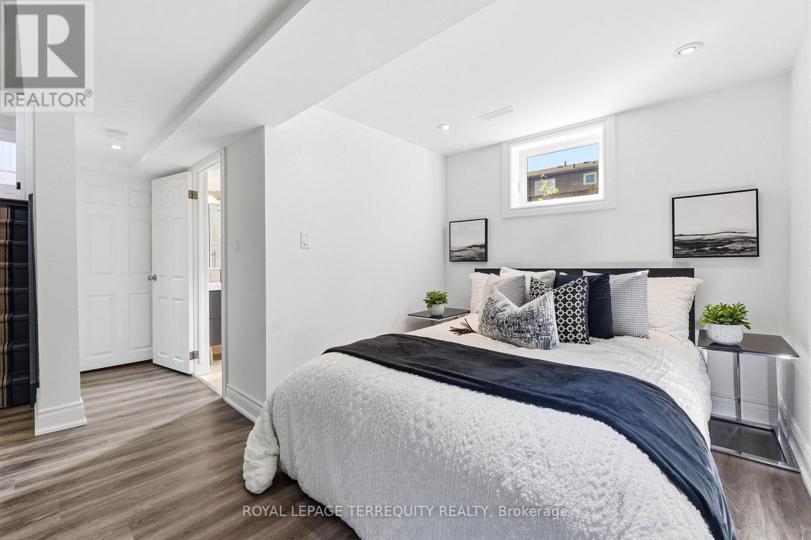 2609 OAK ROW CRESCENT - 36