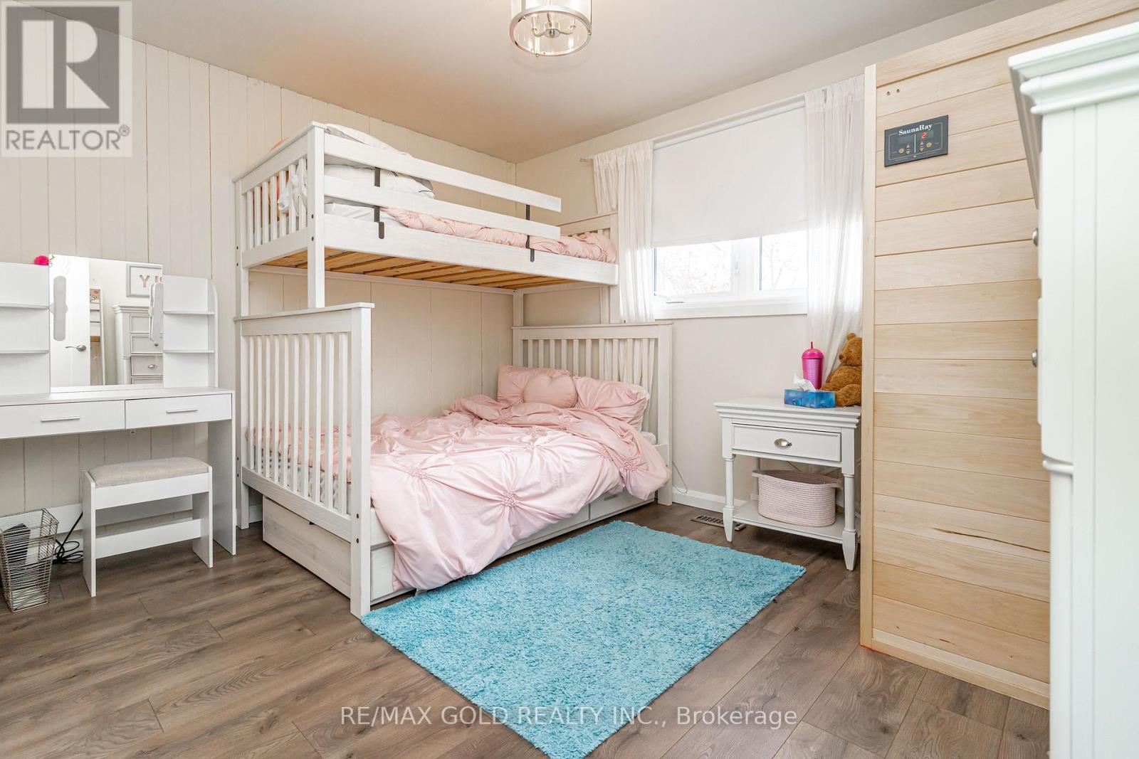 23 DUNSTER CRESCENT - 19