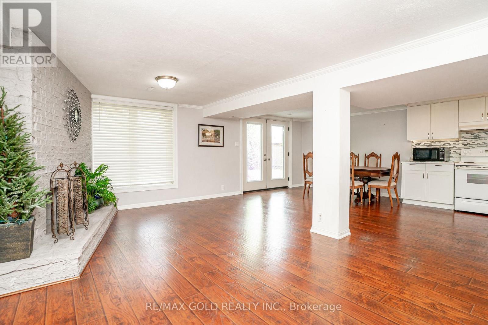 23 DUNSTER CRESCENT - 30