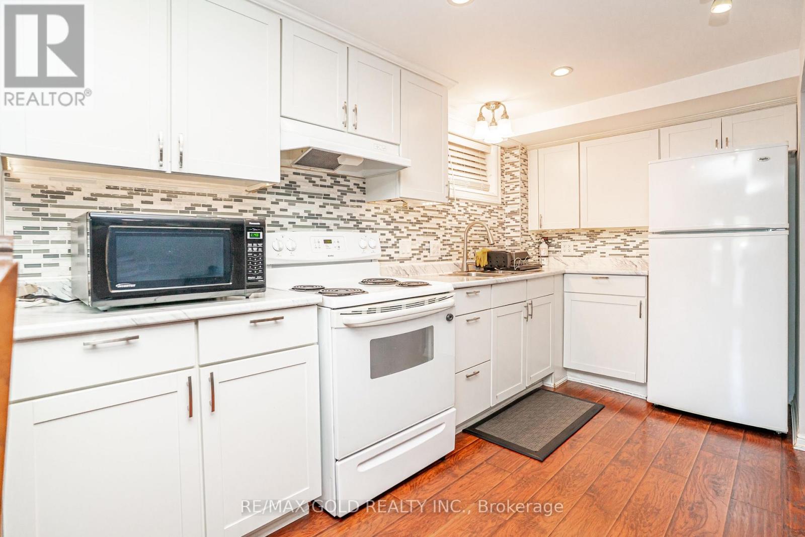 23 DUNSTER CRESCENT - 33