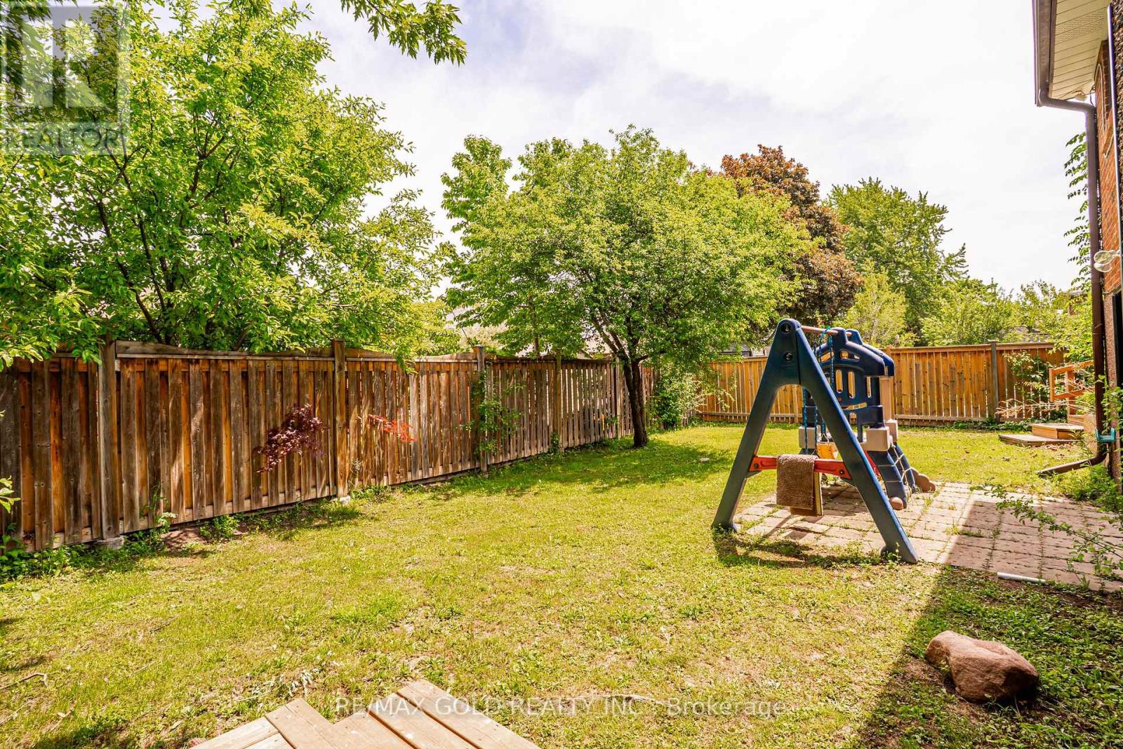23 DUNSTER CRESCENT - 43