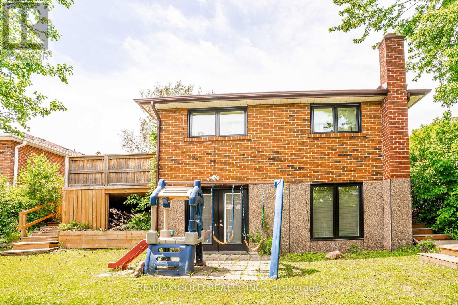 23 DUNSTER CRESCENT - 46