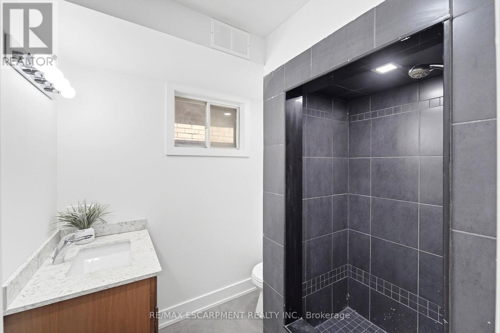 968 MAIN STREET E - 22