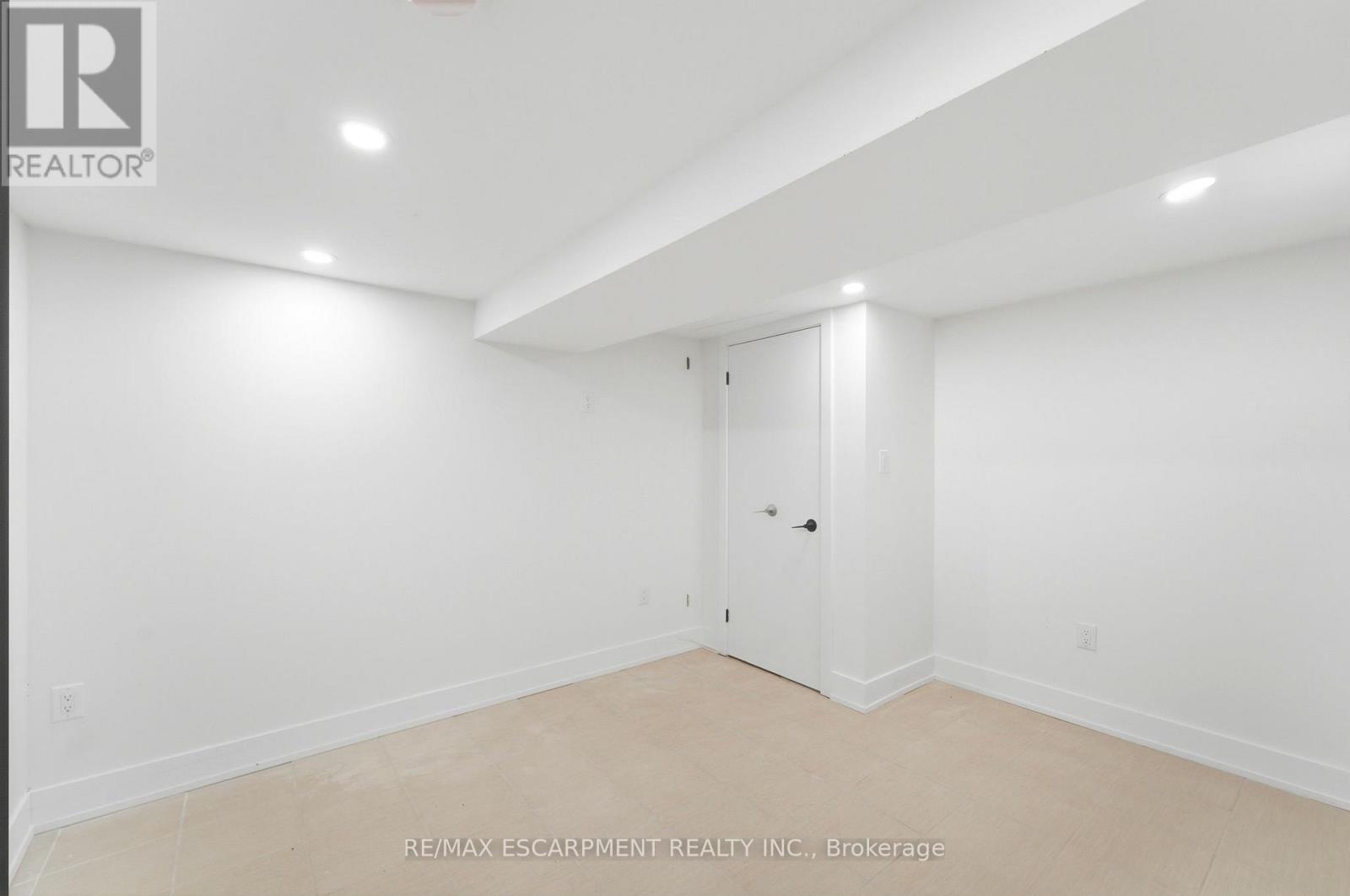 968 MAIN STREET E - 36