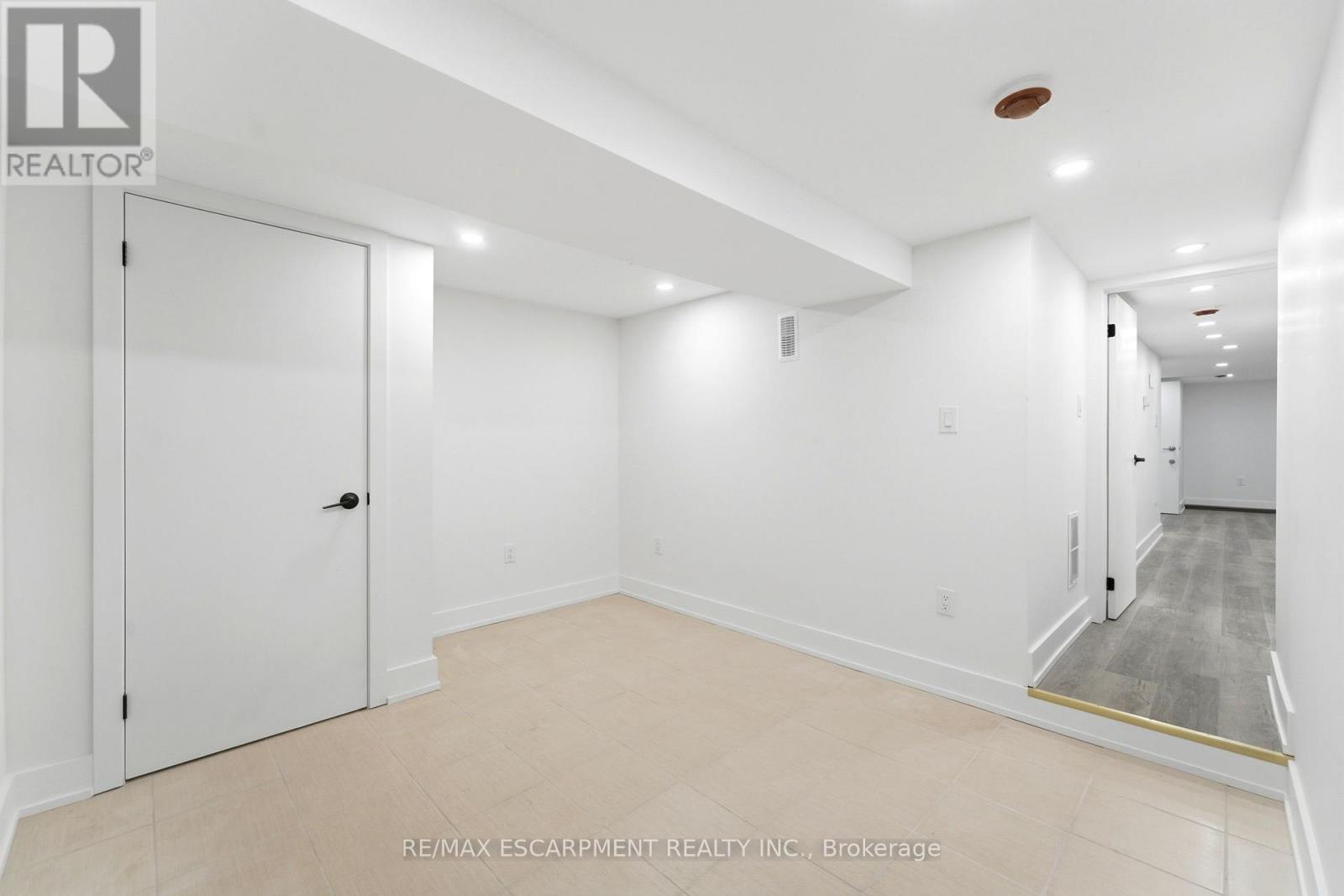 968 MAIN STREET E - 37