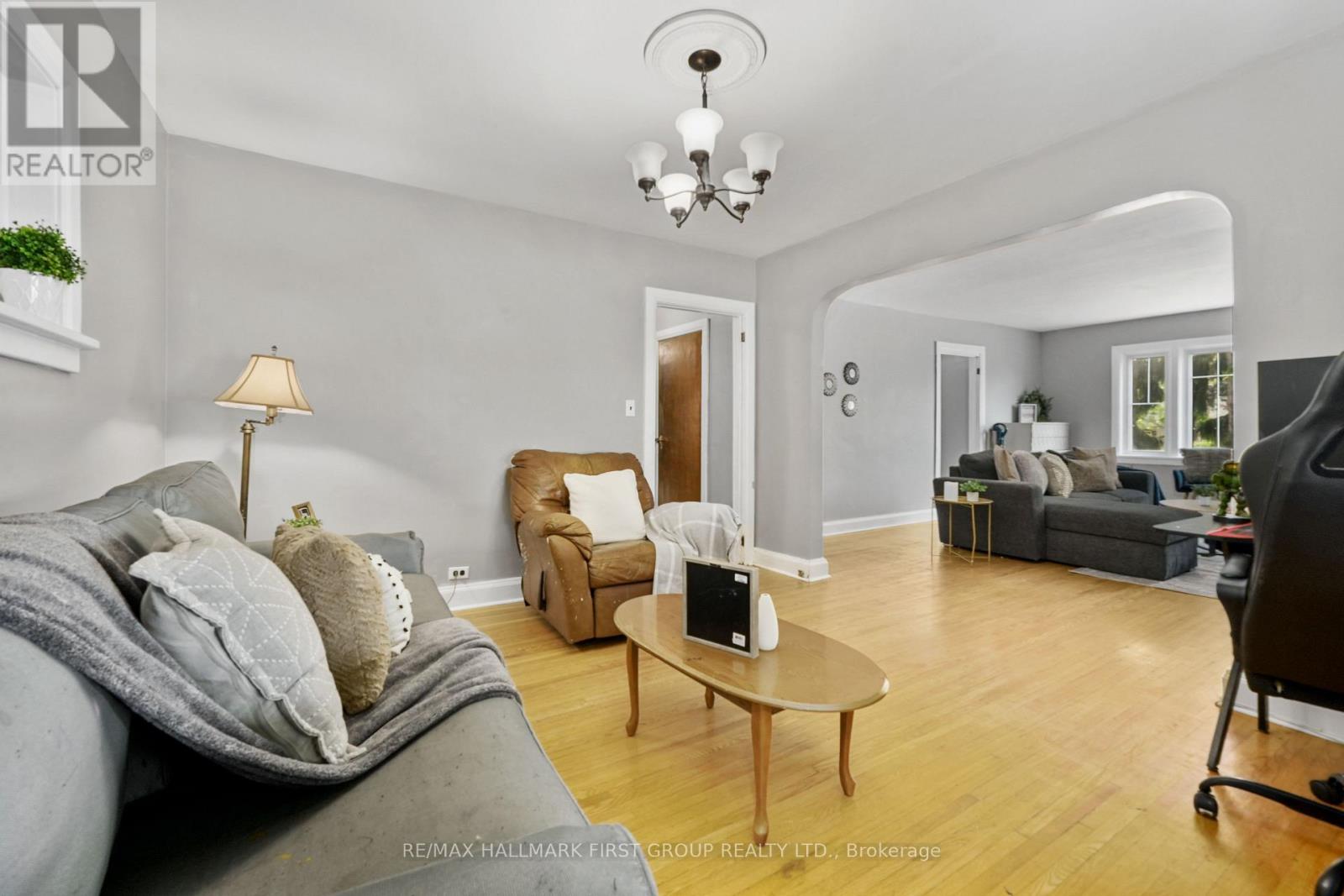 28 KING STREET W - 11