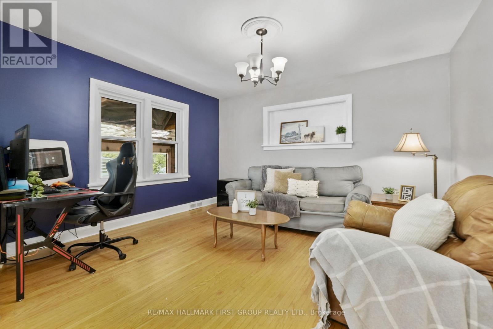 28 KING STREET W - 12
