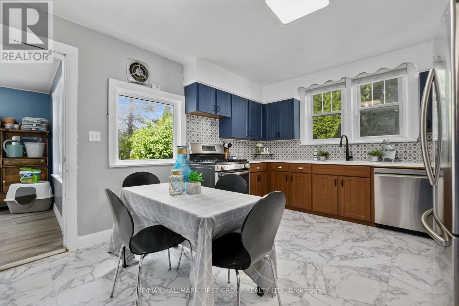 28 KING STREET W - 14