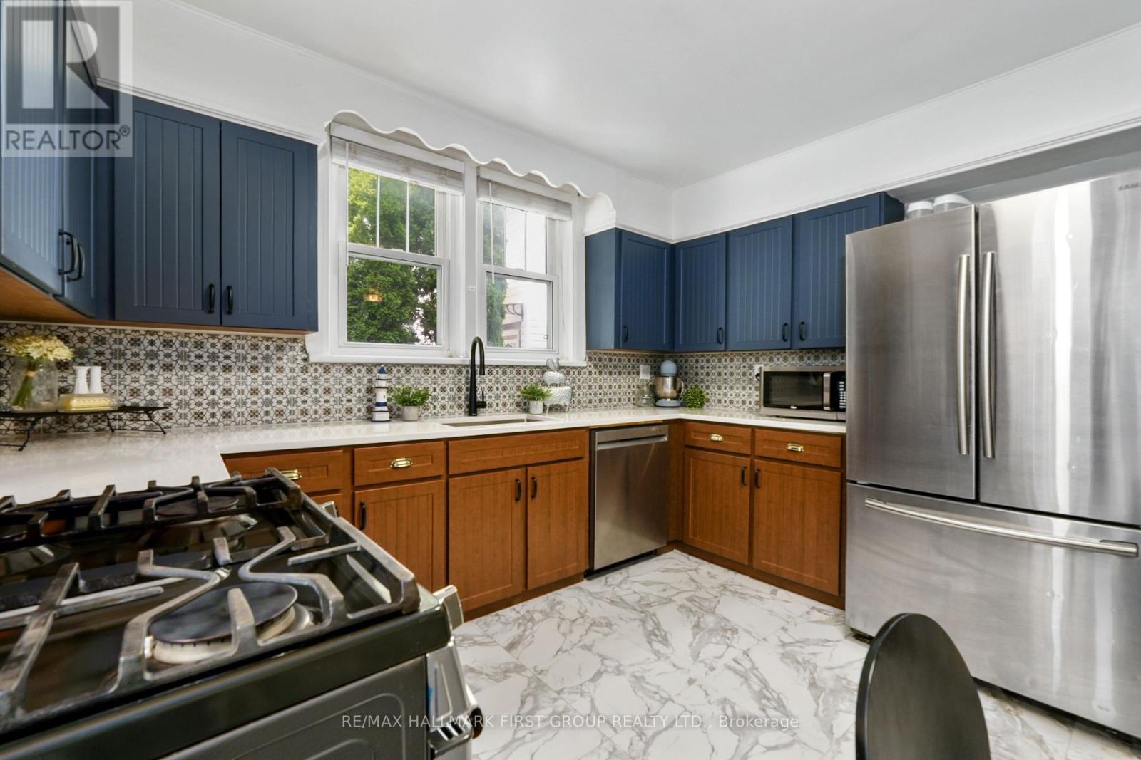 28 KING STREET W - 15