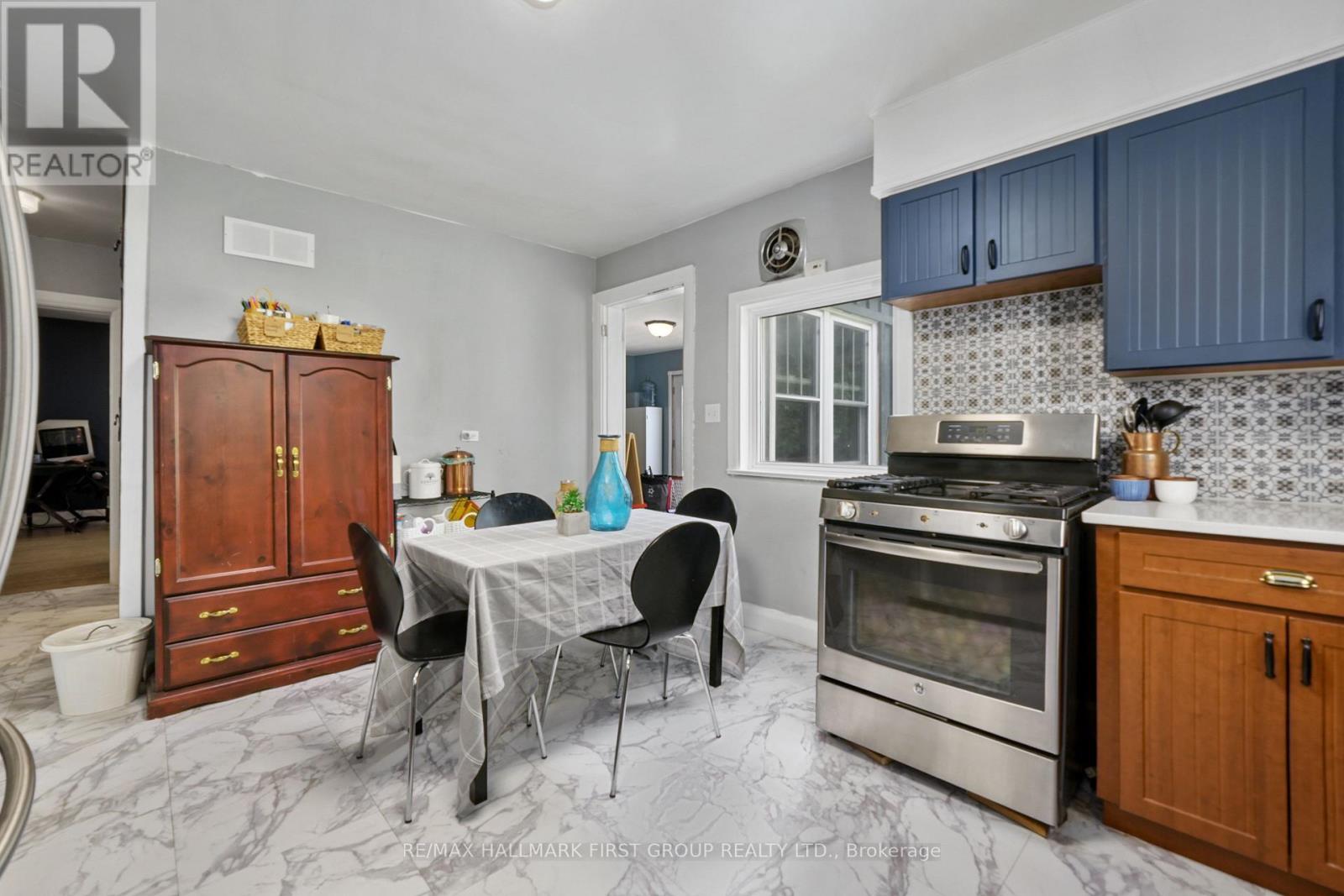 28 KING STREET W - 16