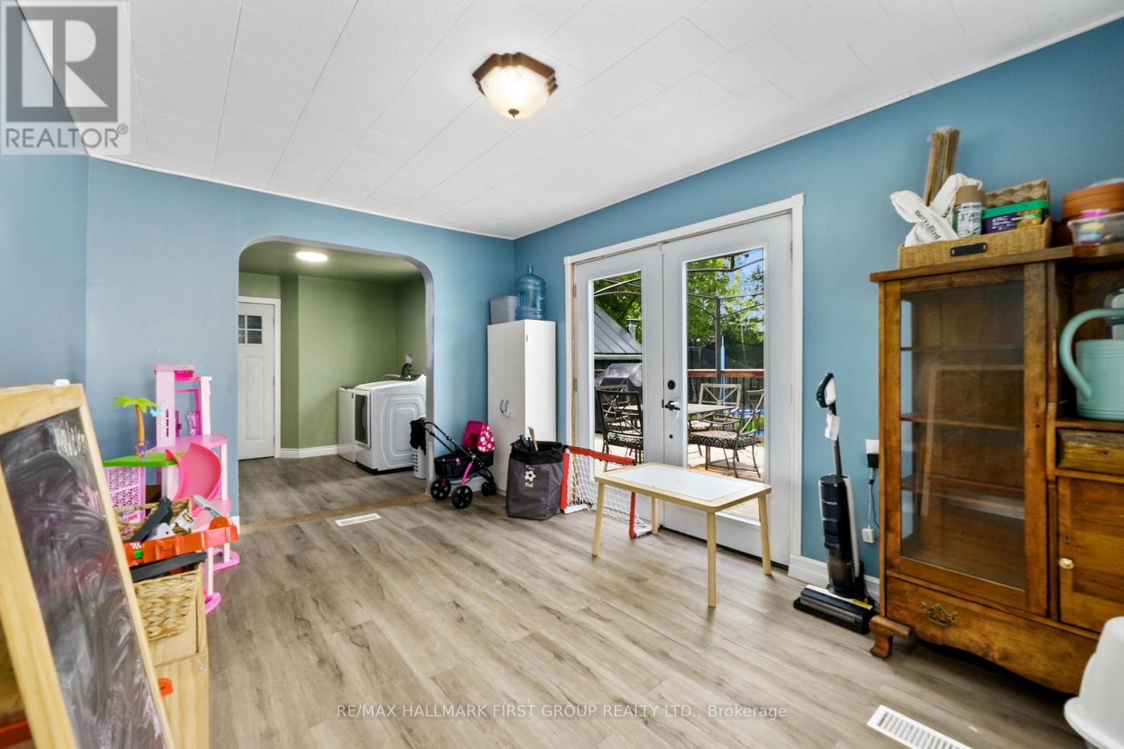 28 KING STREET W - 18