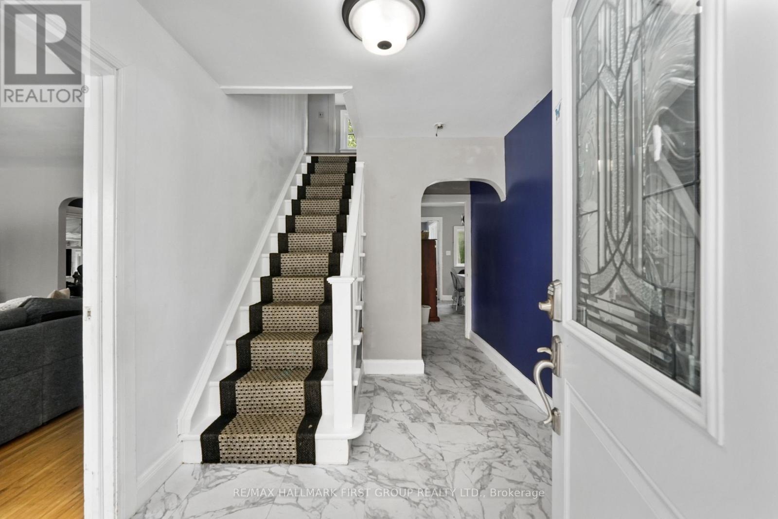 28 KING STREET W - 6