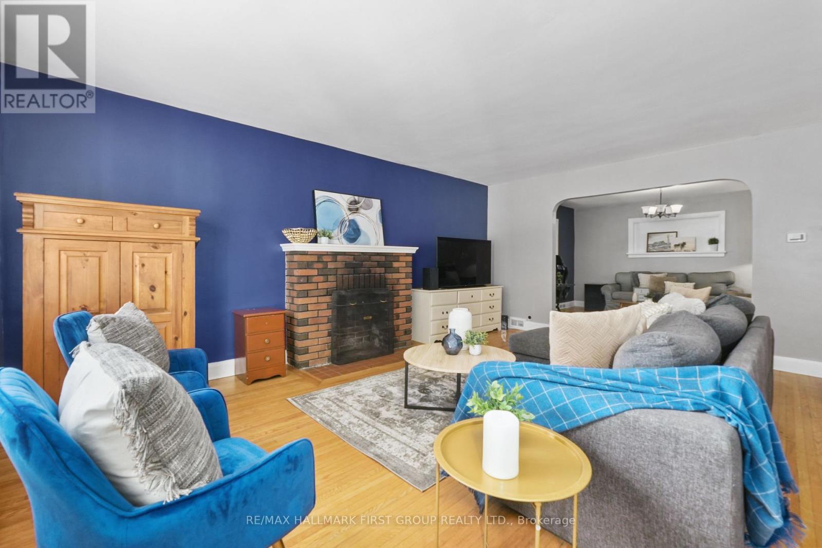 28 KING STREET W - 8