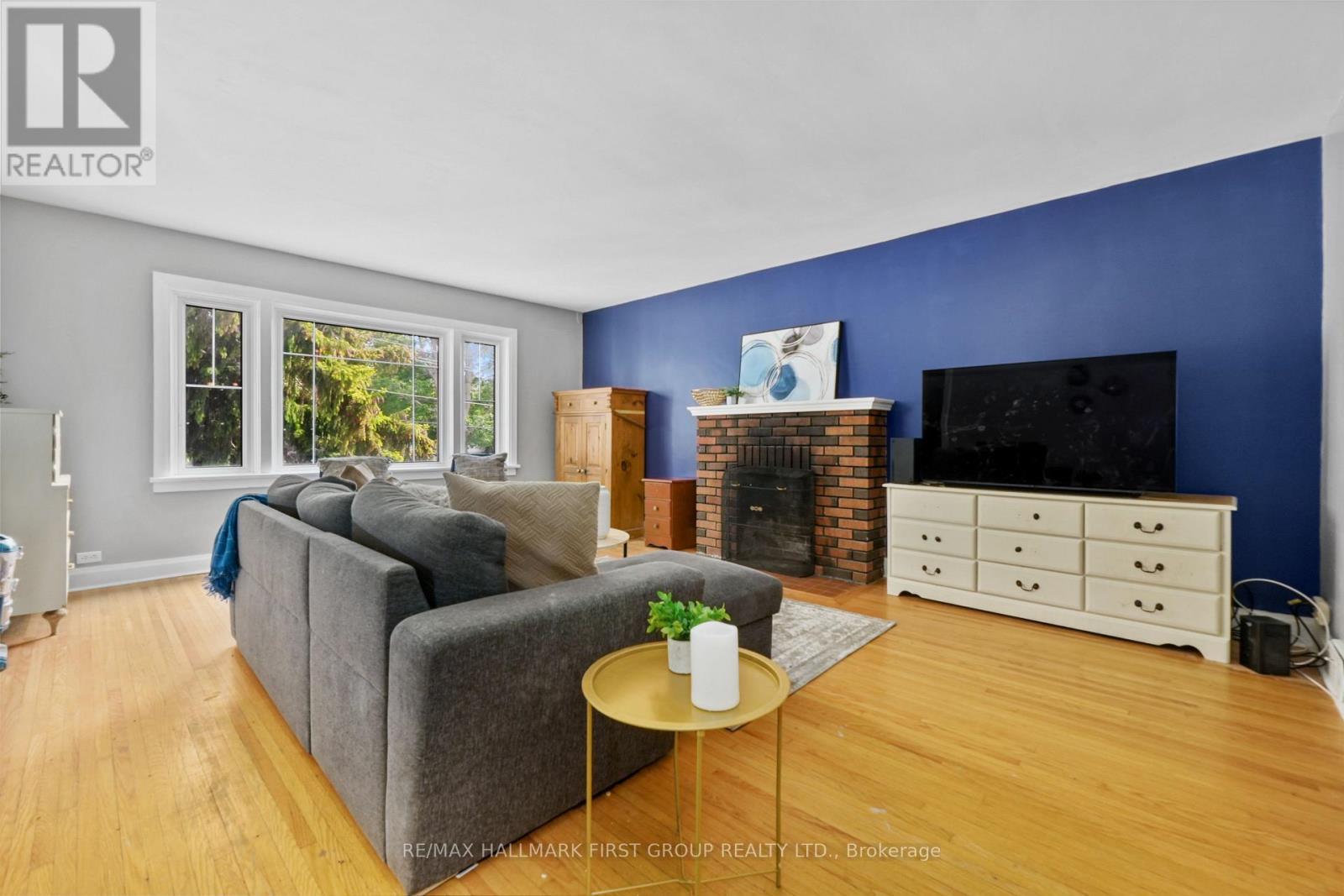28 KING STREET W - 9