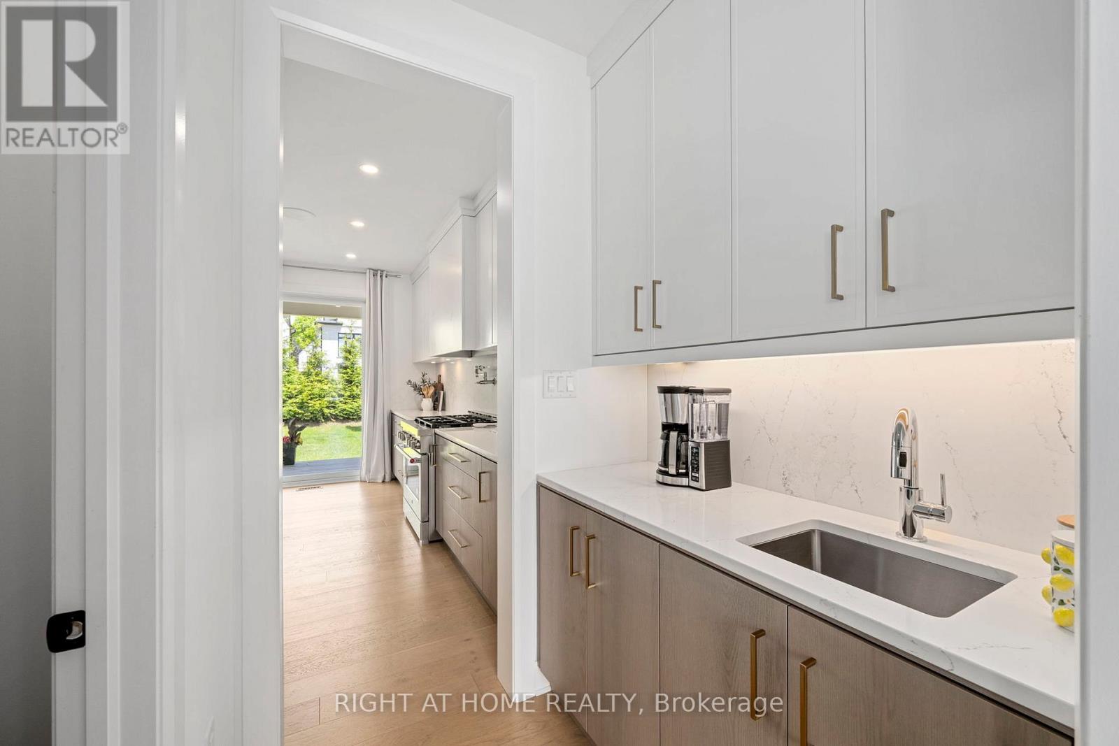 372 MANHATTAN DRIVE - 16