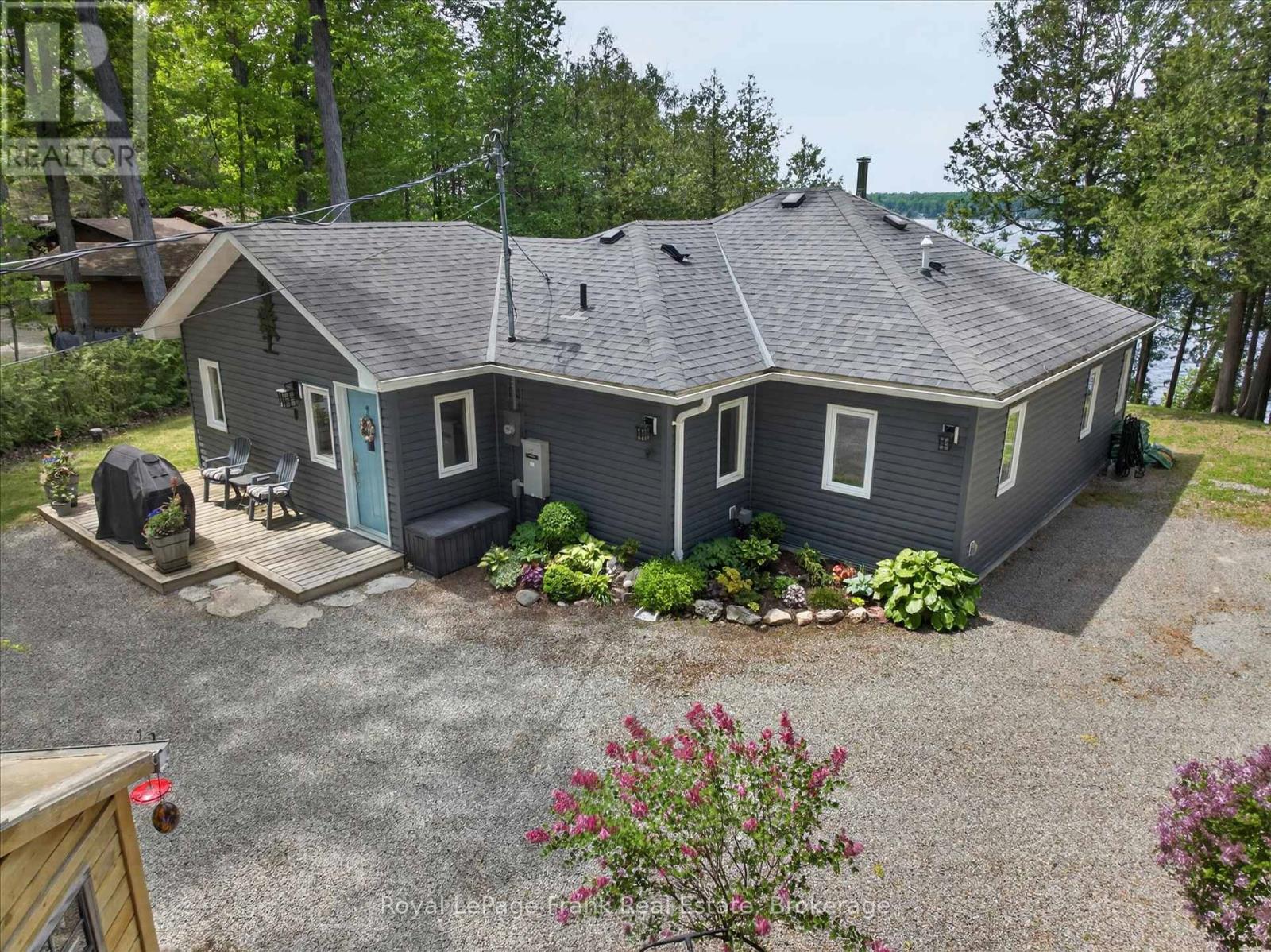 944 BIRCHCLIFF DRIVE - 38