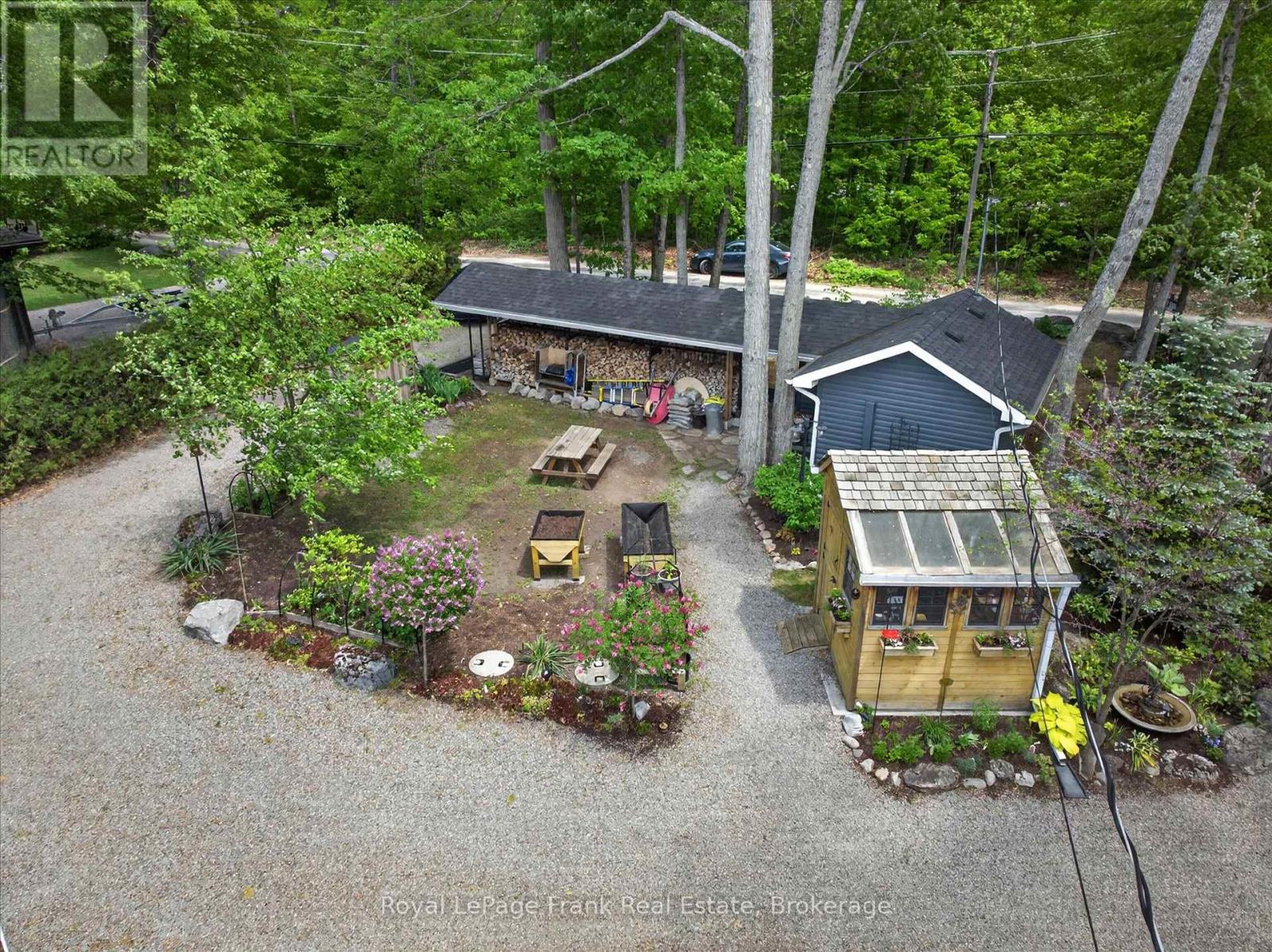 944 BIRCHCLIFF DRIVE - 39